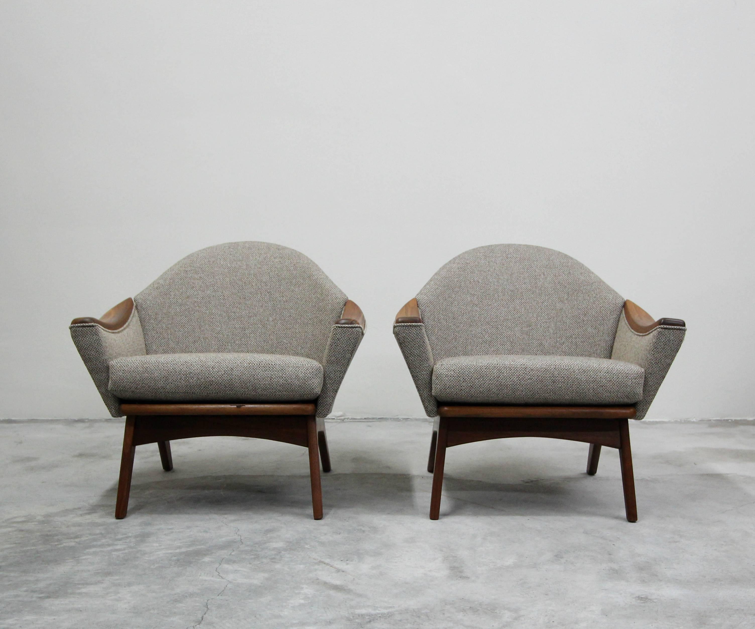 Pair of Midcentury Lounge Chairs by Adrian Pearsall for Craft Associates In Excellent Condition In Las Vegas, NV