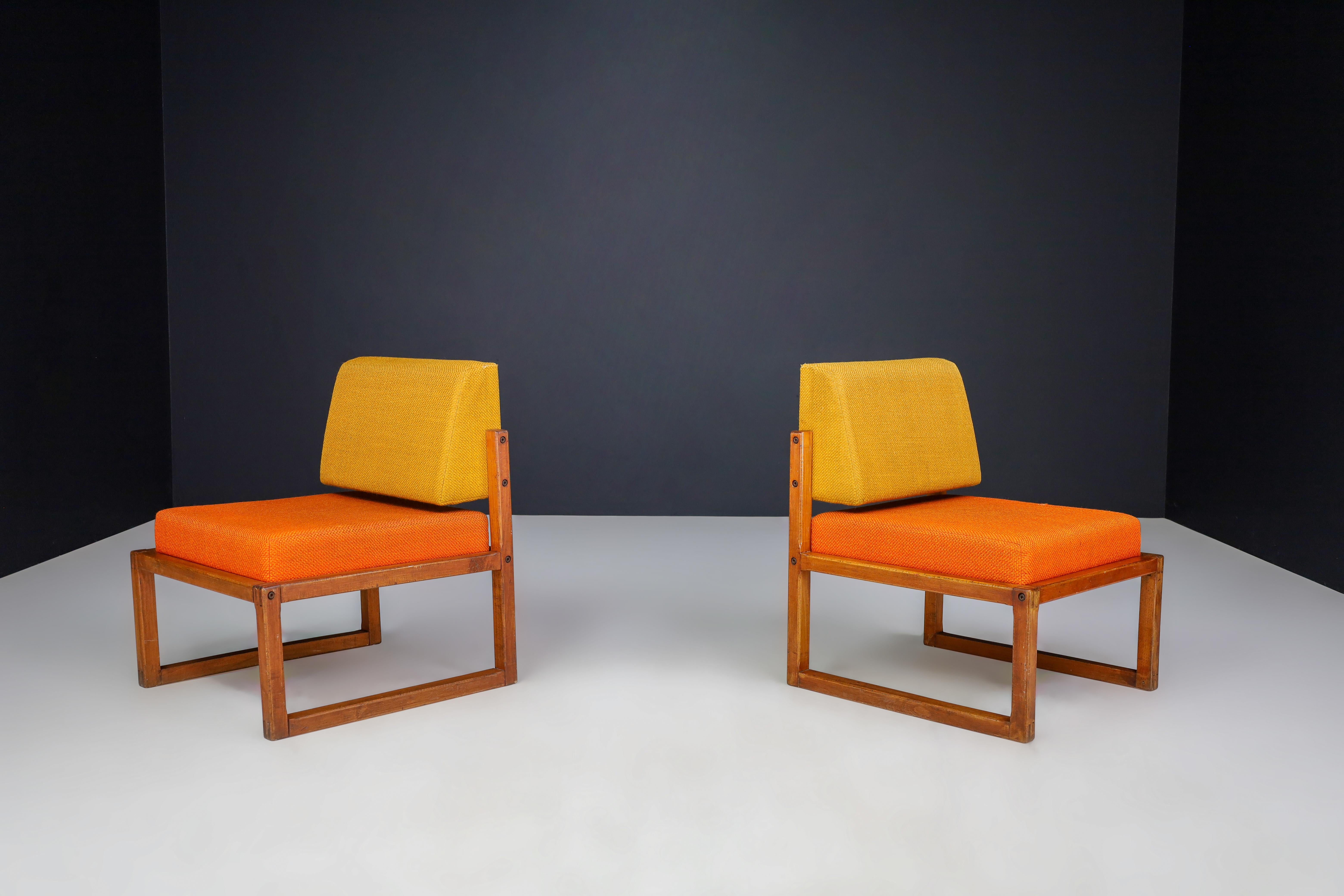Pair of Mid-Century Lounge Chairs by André Sornay, France, 1950

Introducing a visually striking pair of vintage lounge chairs designed by the esteemed French furniture designer André Sornay. These chairs boast a bold original upholstery featuring a