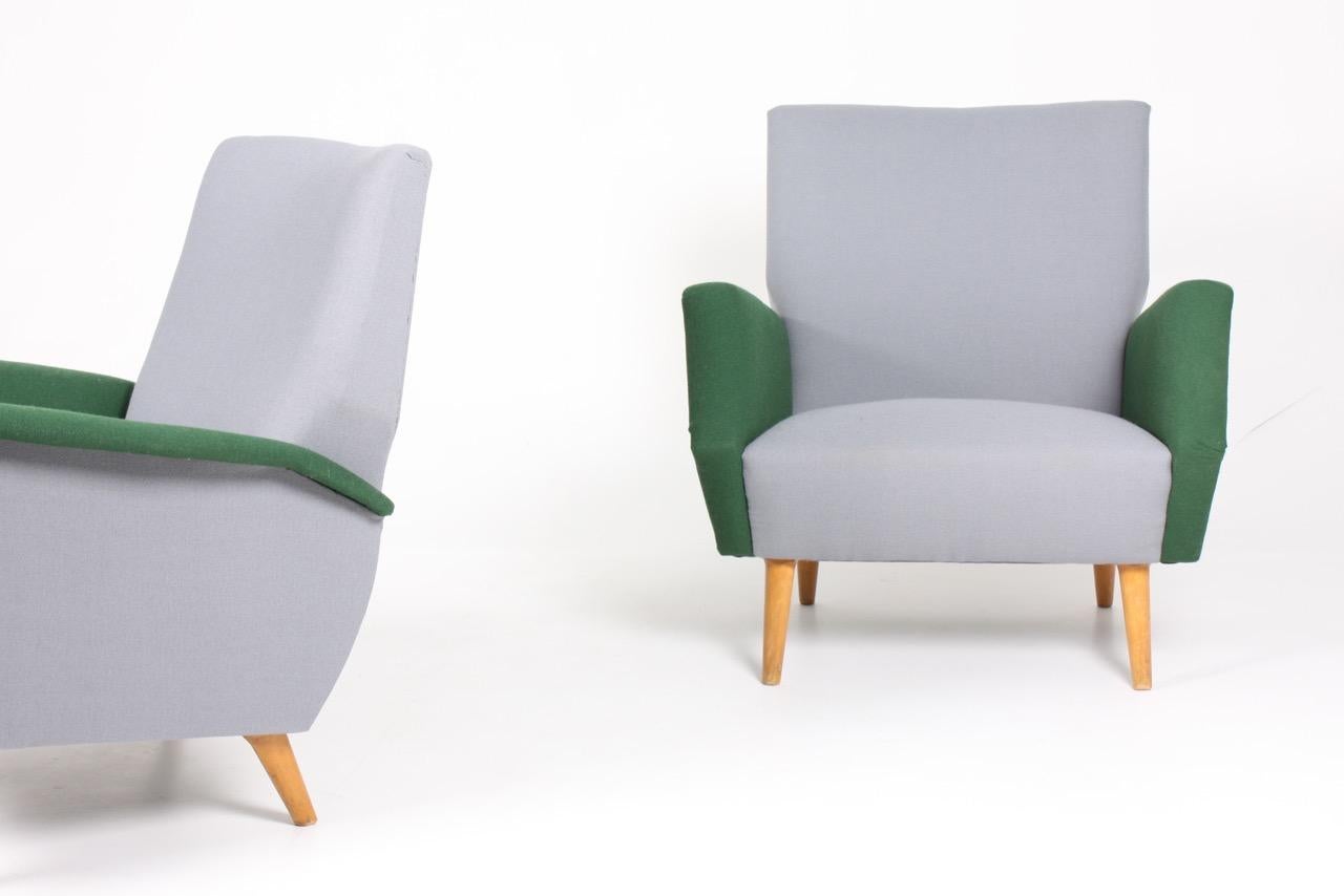 Pair of very comfortable lounge chairs in fabric. Designed by Gio Ponti and by Cassina, Italy. Great condition.