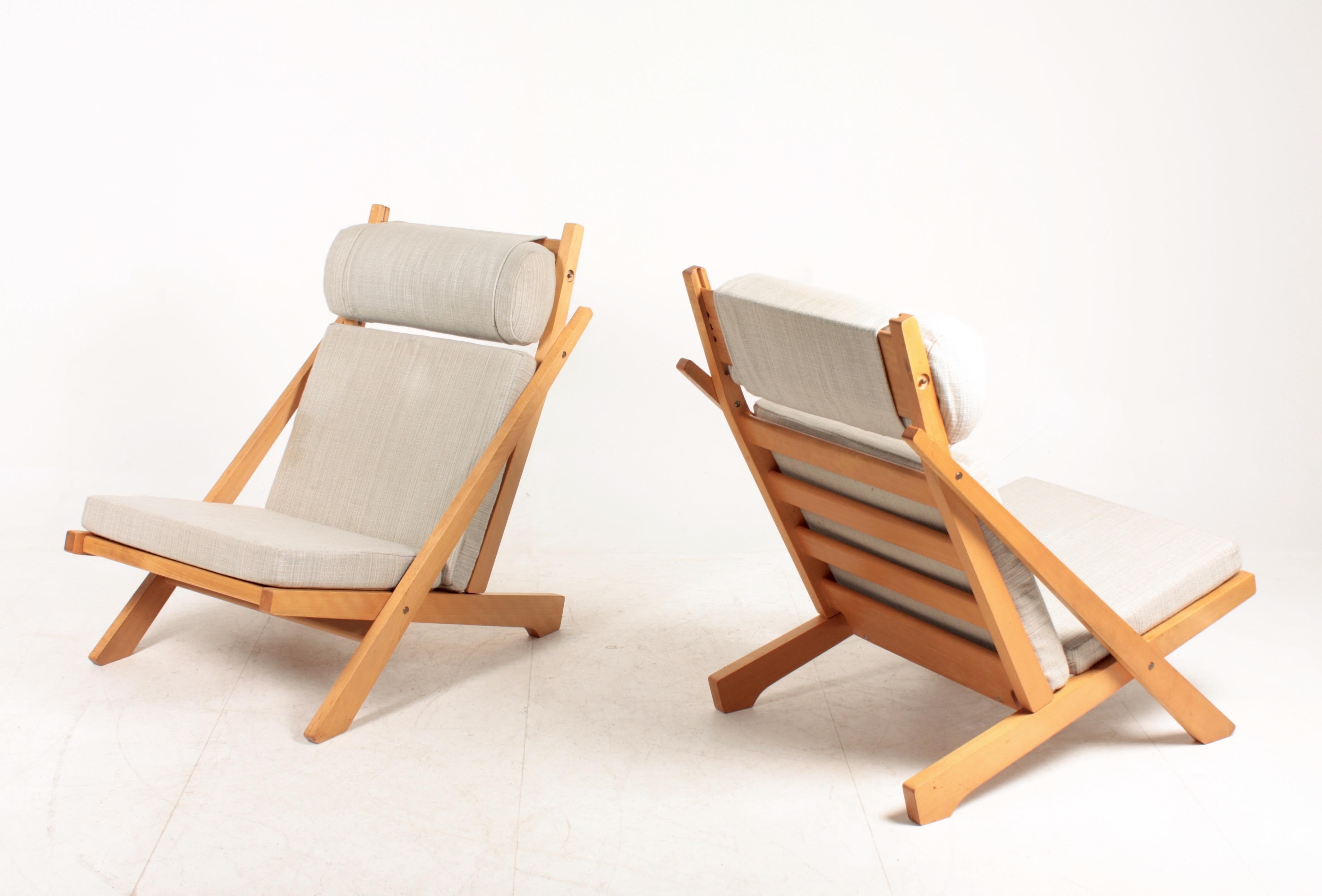 Pair of Mid-Century Lounge Chairs by Wegner, 1960s In Good Condition In Lejre, DK