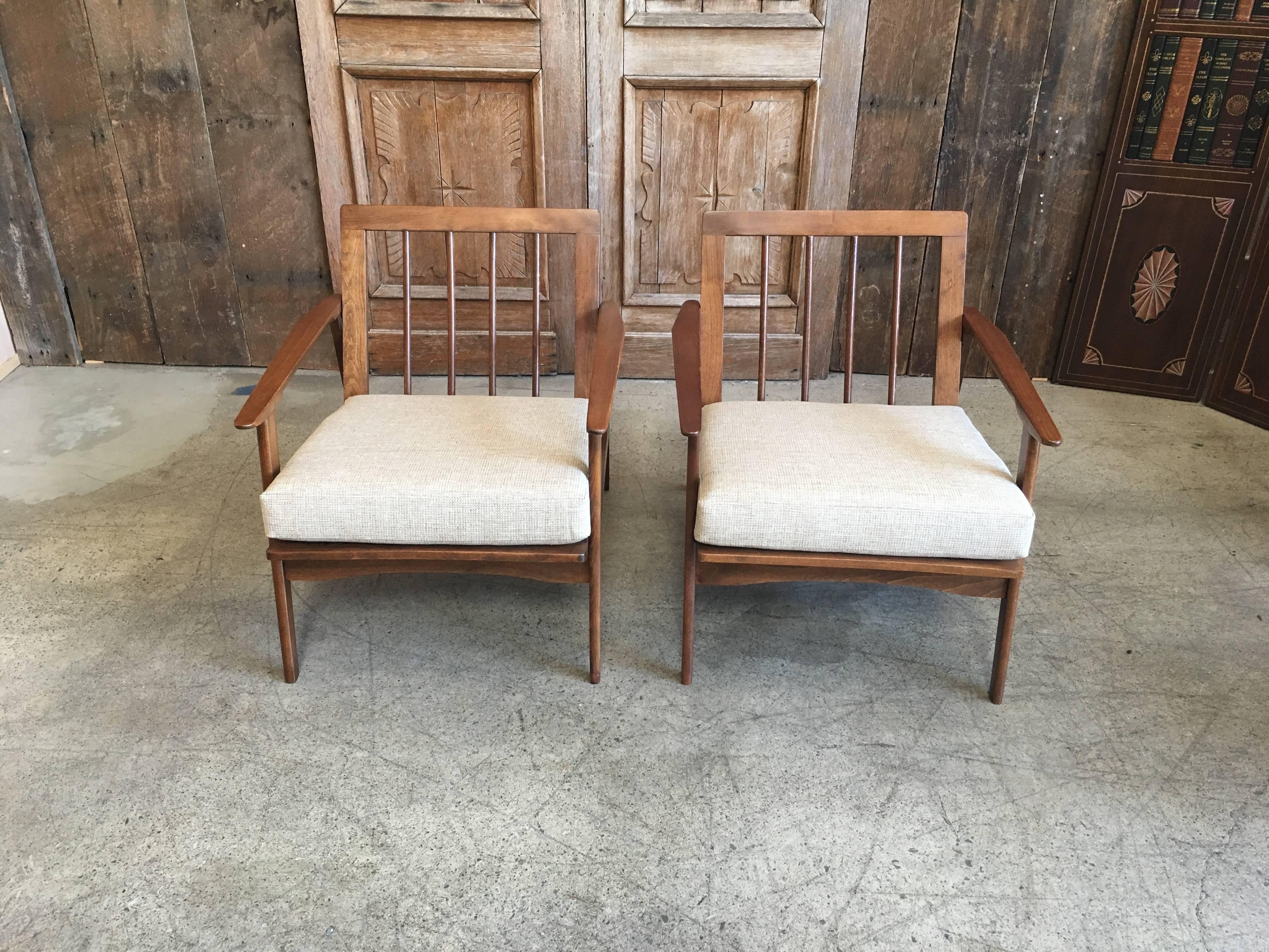 Pair of Mid-Century Lounge Chairs 7