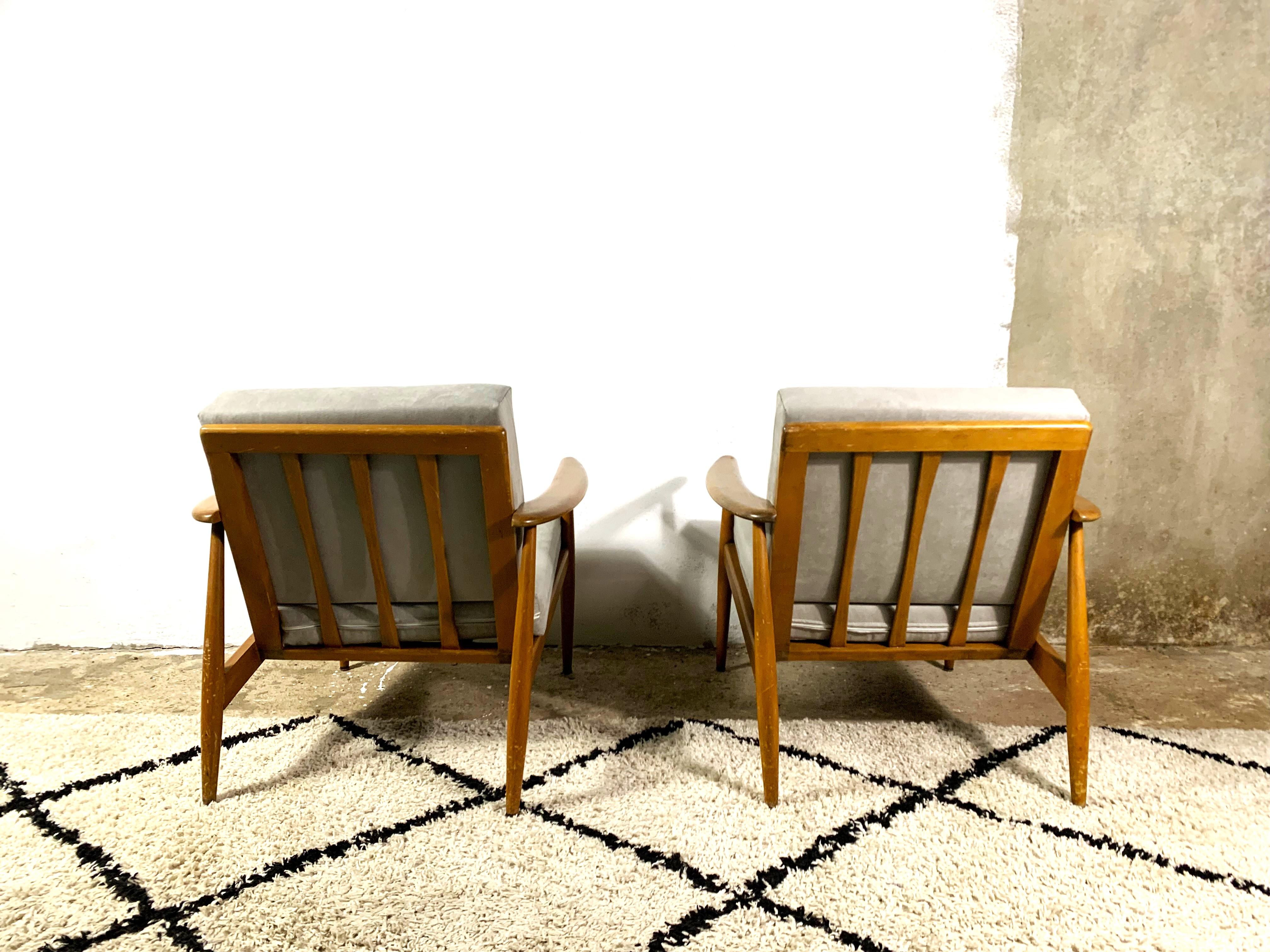 Paar Lounge-Stühle aus der Mitte des Jahrhunderts im Angebot 5