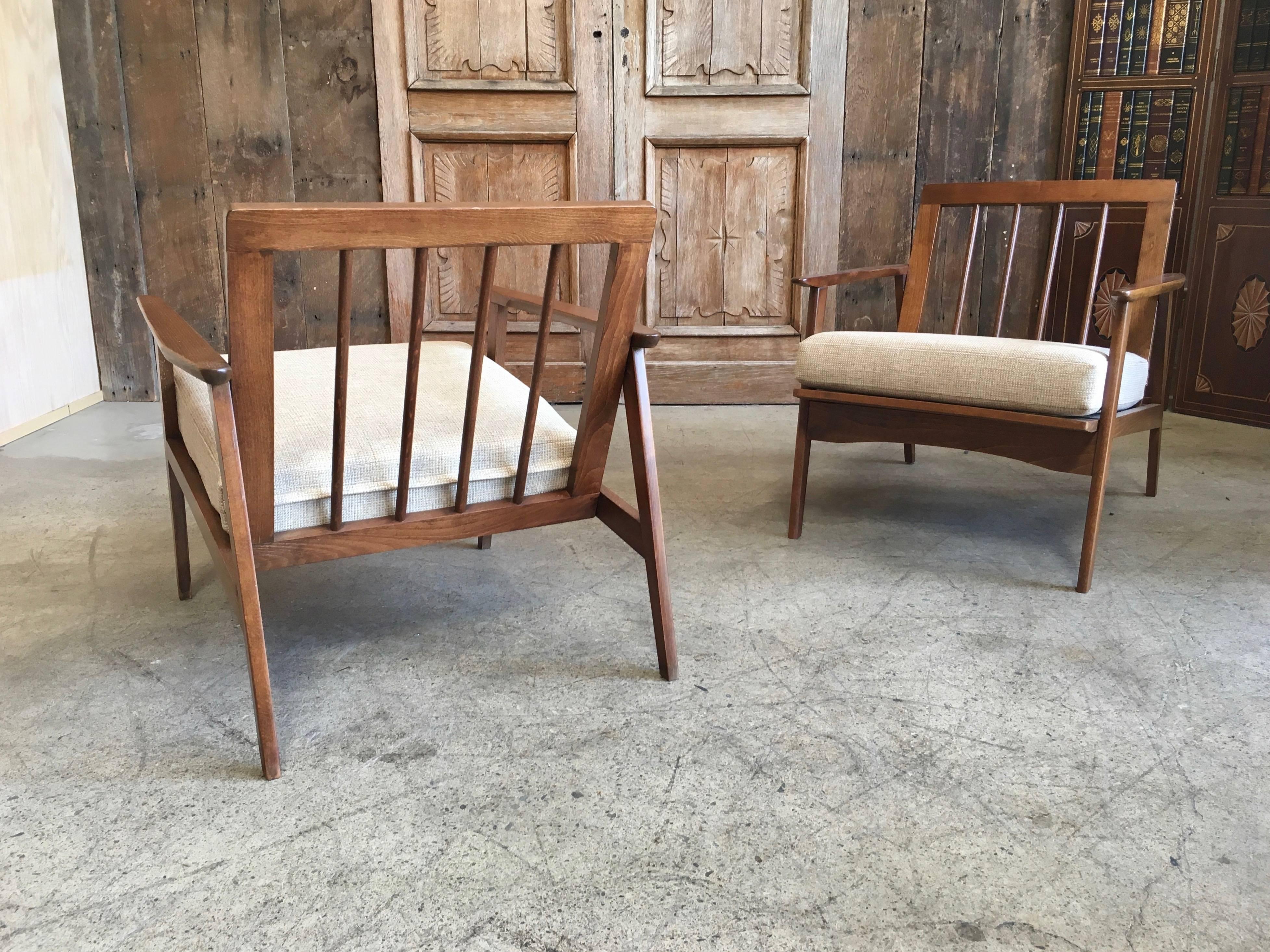 Pair of Mid-Century Lounge Chairs 9