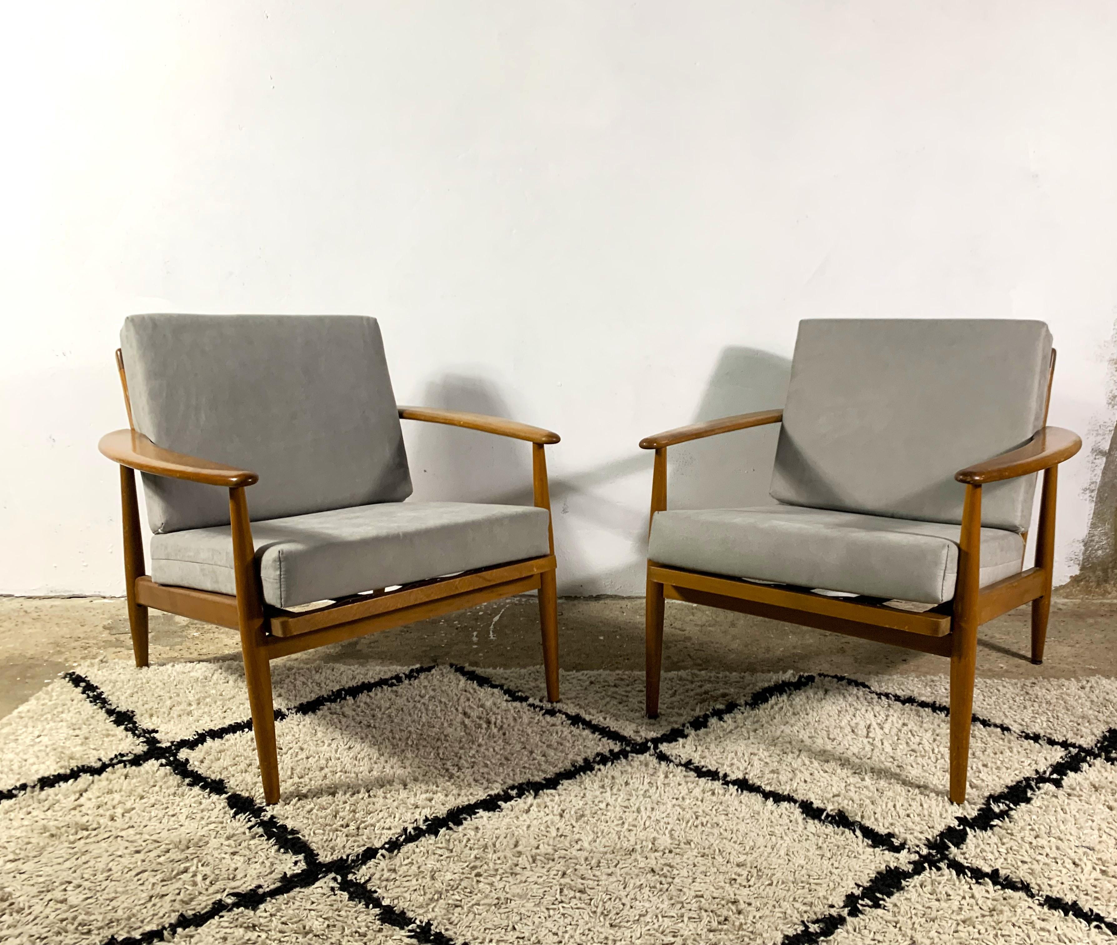 Scandinavian Modern Pair Of Mid Century Lounge Chairs For Sale