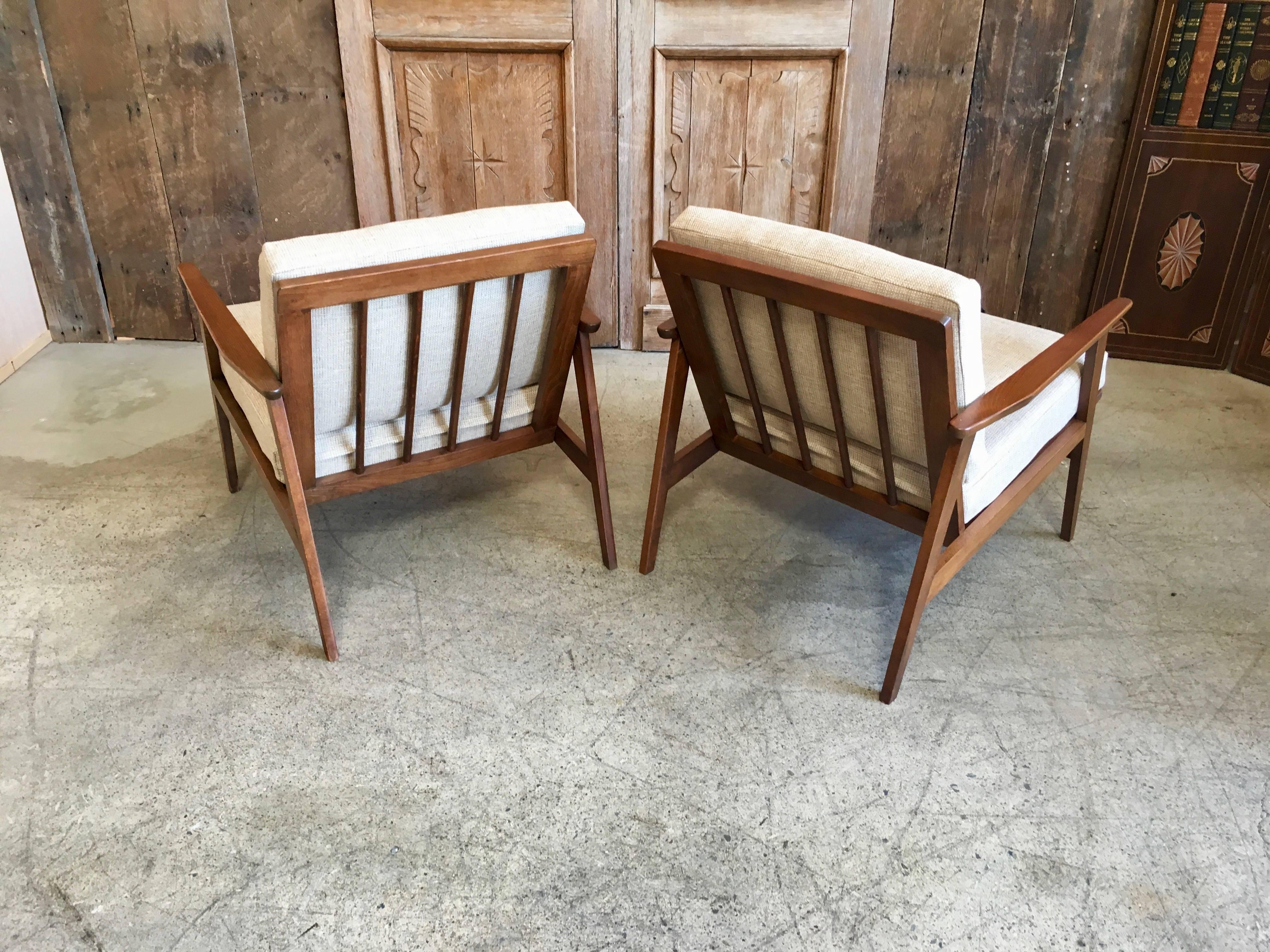 Pair of Mid-Century Lounge Chairs 2