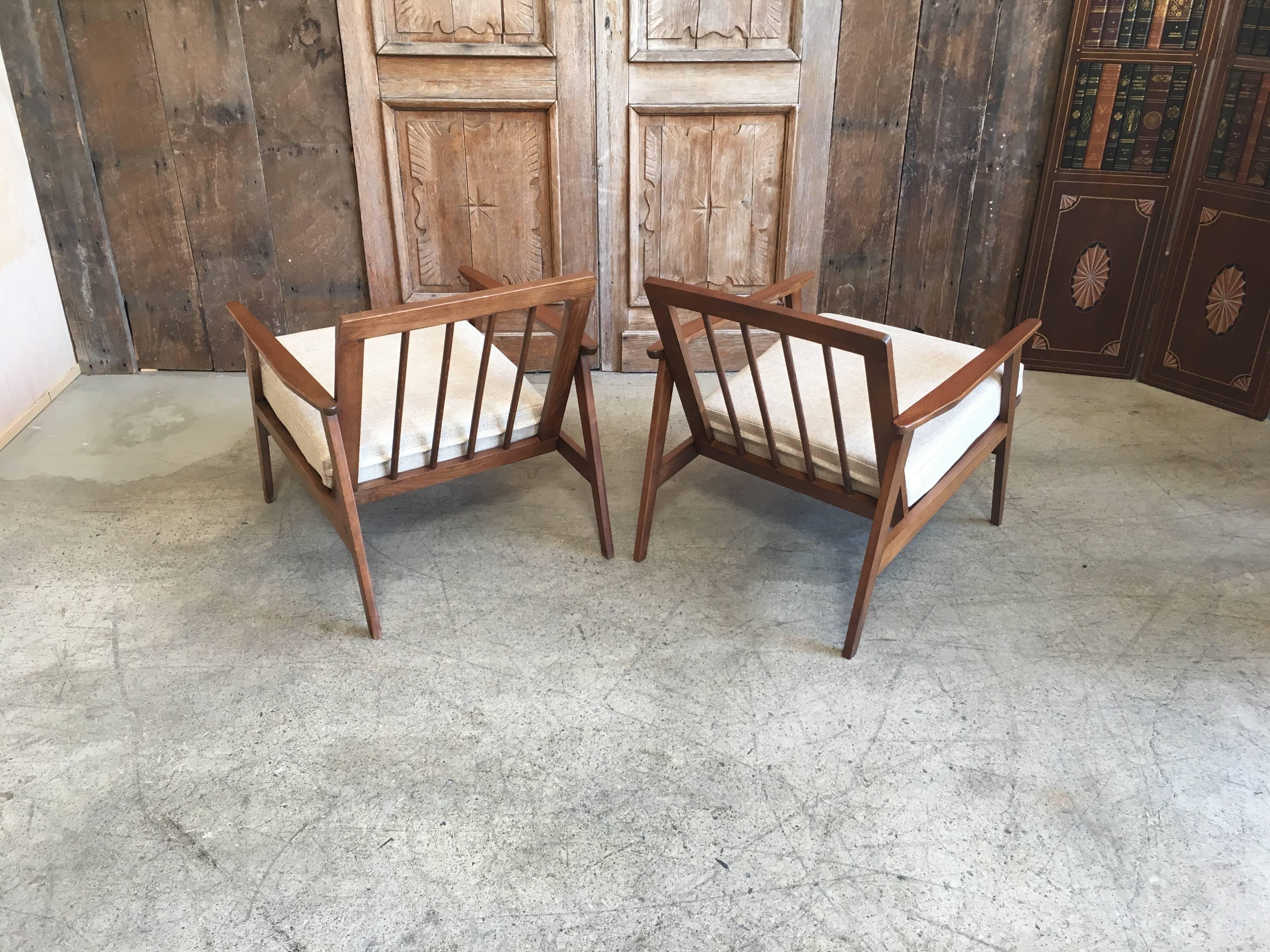 Pair of Mid-Century Lounge Chairs 3