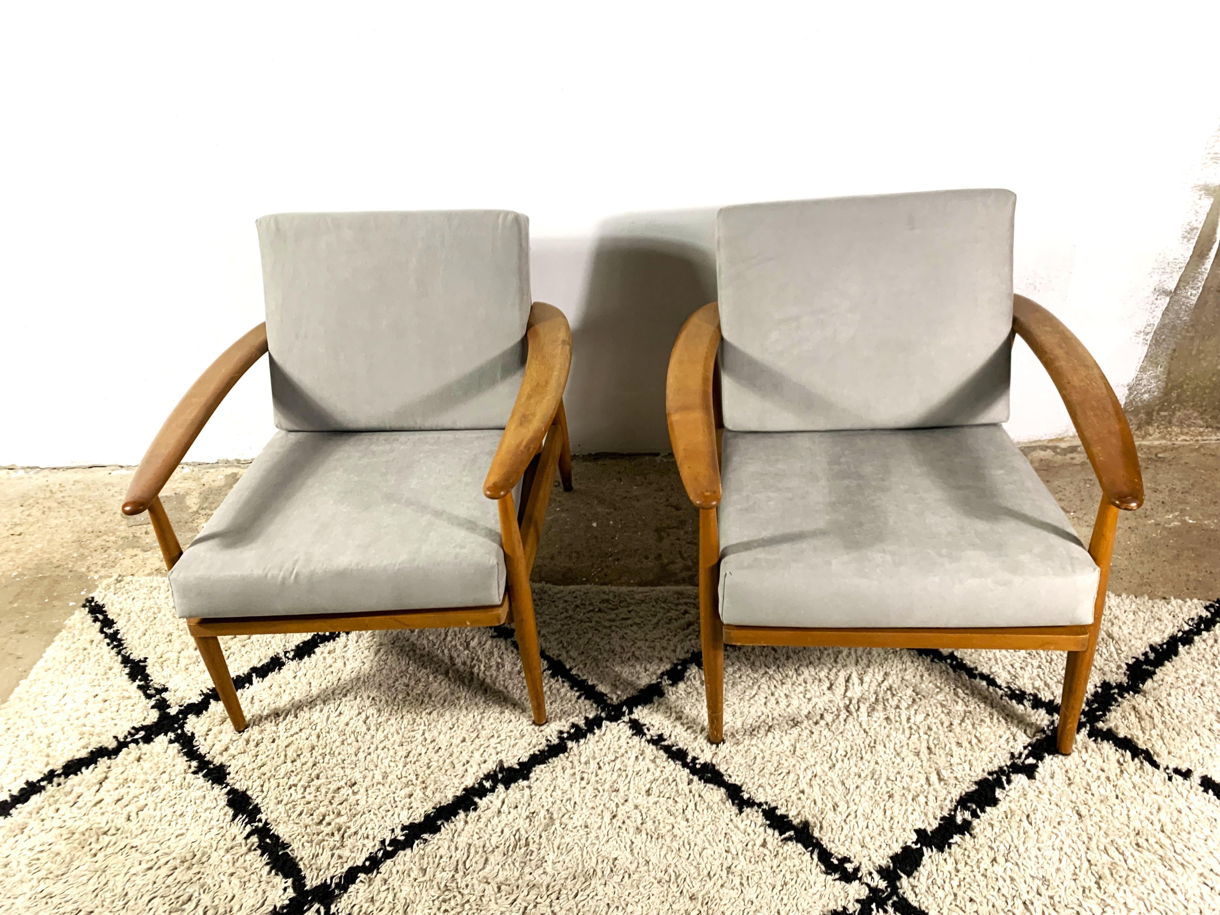 Paar Lounge-Stühle aus der Mitte des Jahrhunderts im Angebot 2