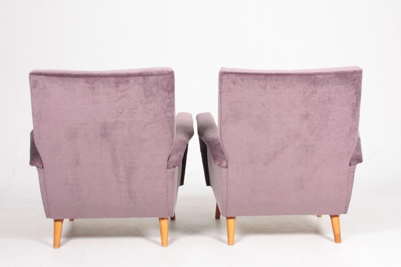 Pair of Midcentury Lounge Chairs in French Velvet by Gio Ponti, 1950s (Mitte des 20. Jahrhunderts)
