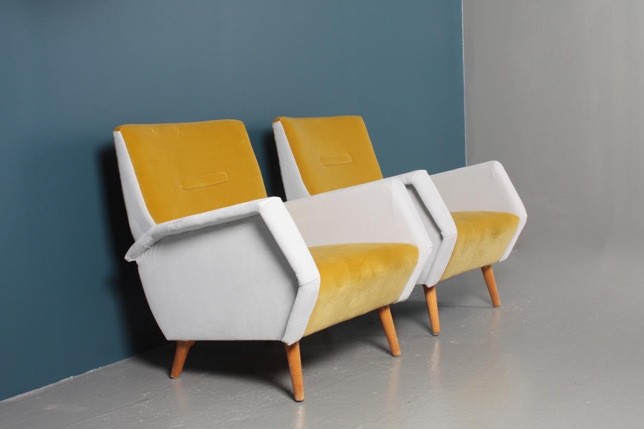 Pair of Midcentury Lounge Chairs in French Velvet by Gio Ponti, 1950s 1