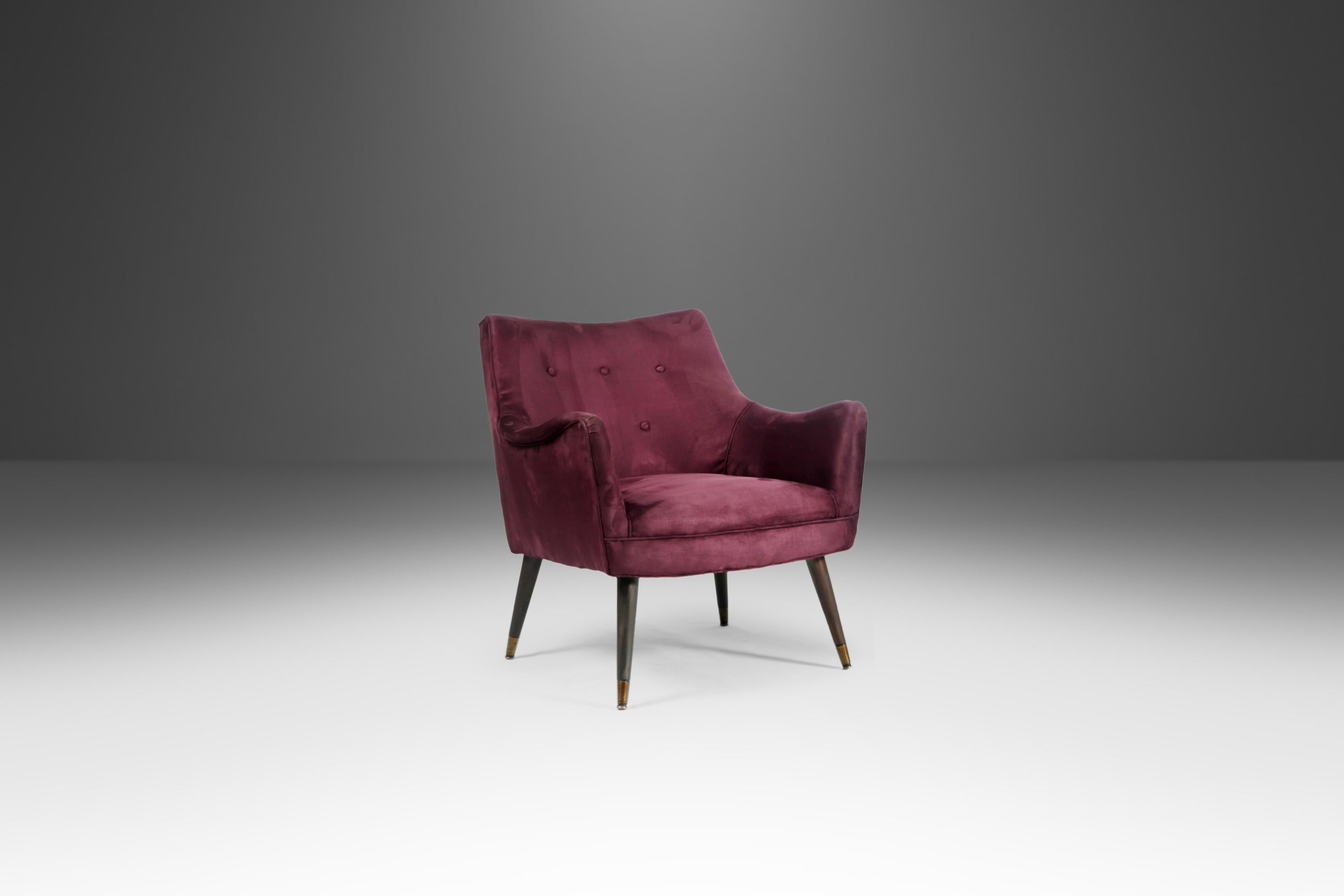 Tissu Paire de fauteuils de salon du milieu du siècle en tissu violet d'origine d'après Paul McCobb en vente