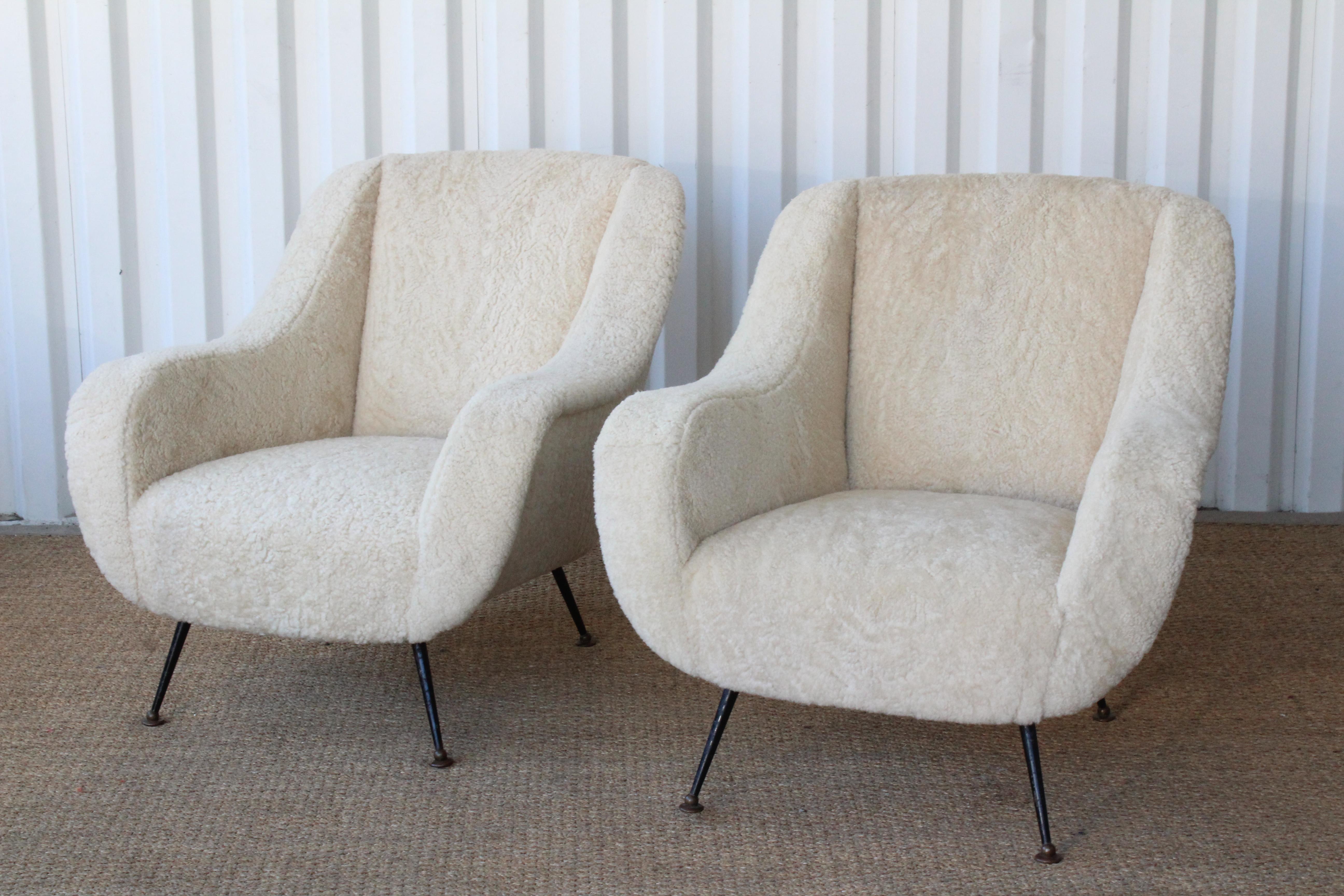 Pair of Mid Century Lounge Chairs in Sheepskin, Italy, 1950s In Excellent Condition In Los Angeles, CA