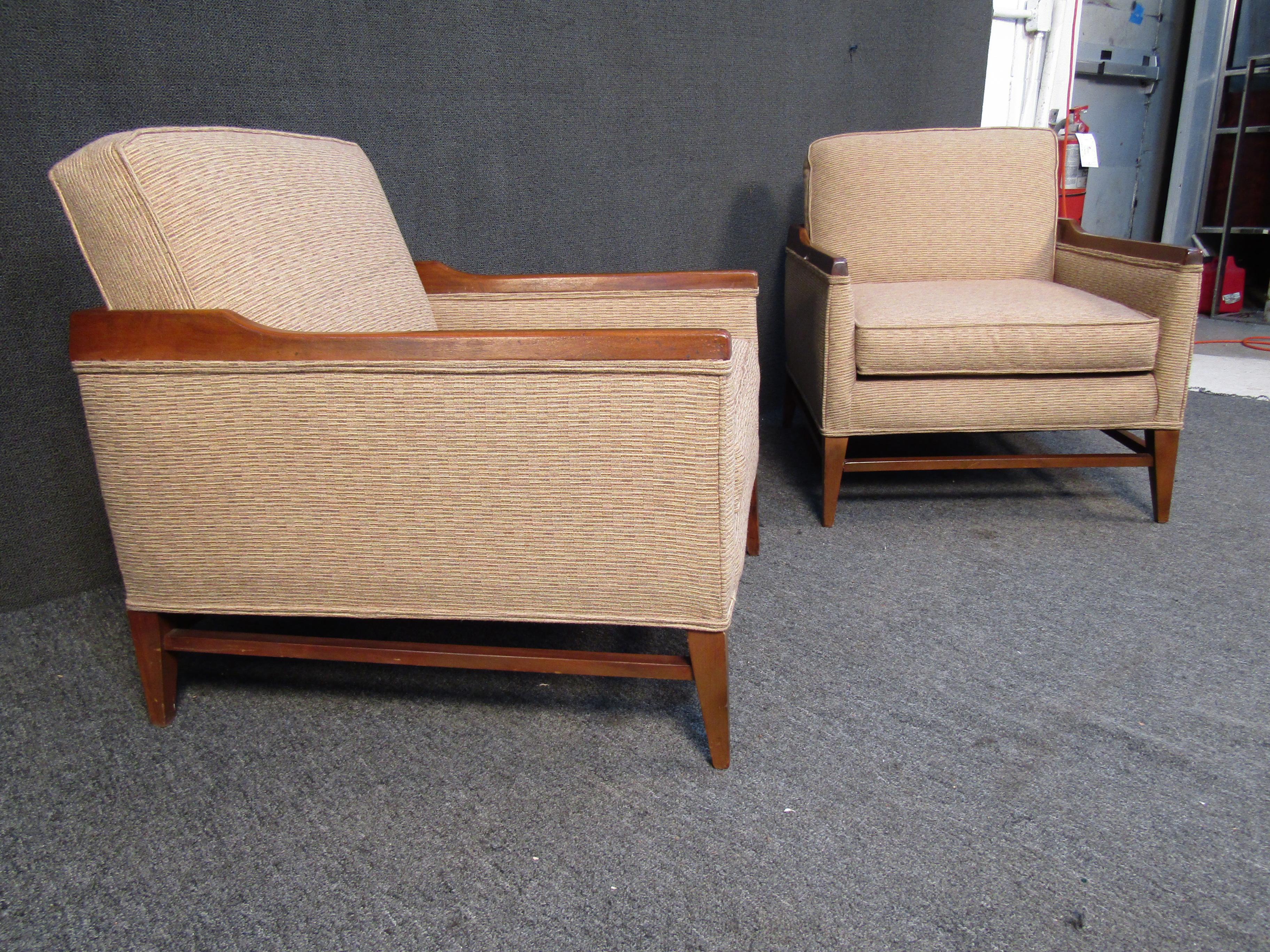 Mid-Century Modern Pair of Mid-Century Lounge Chairs in the Style of Paul McCobb For Sale
