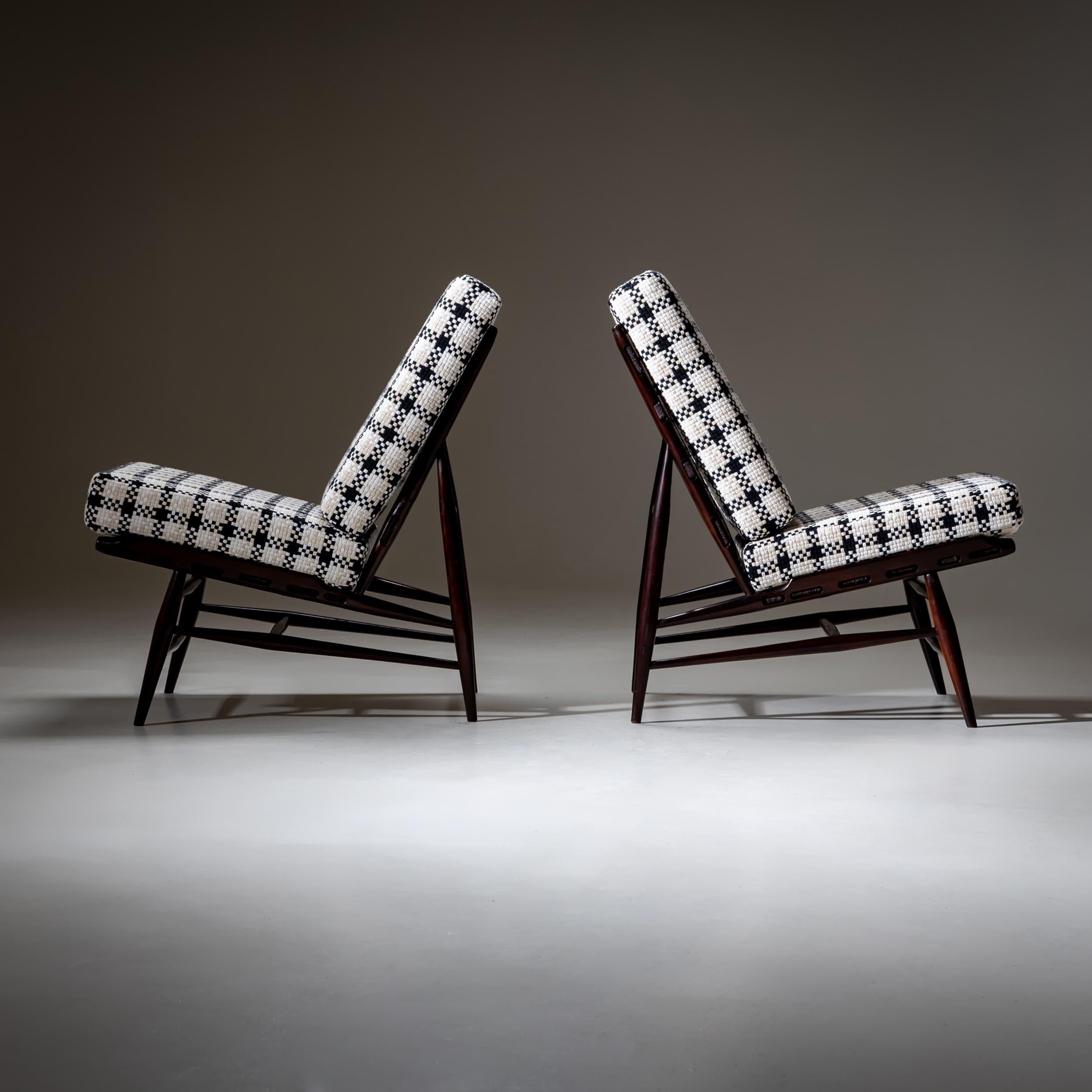 Modern Pair of Mid-Century Lounge Chairs, Italy, 1950s For Sale