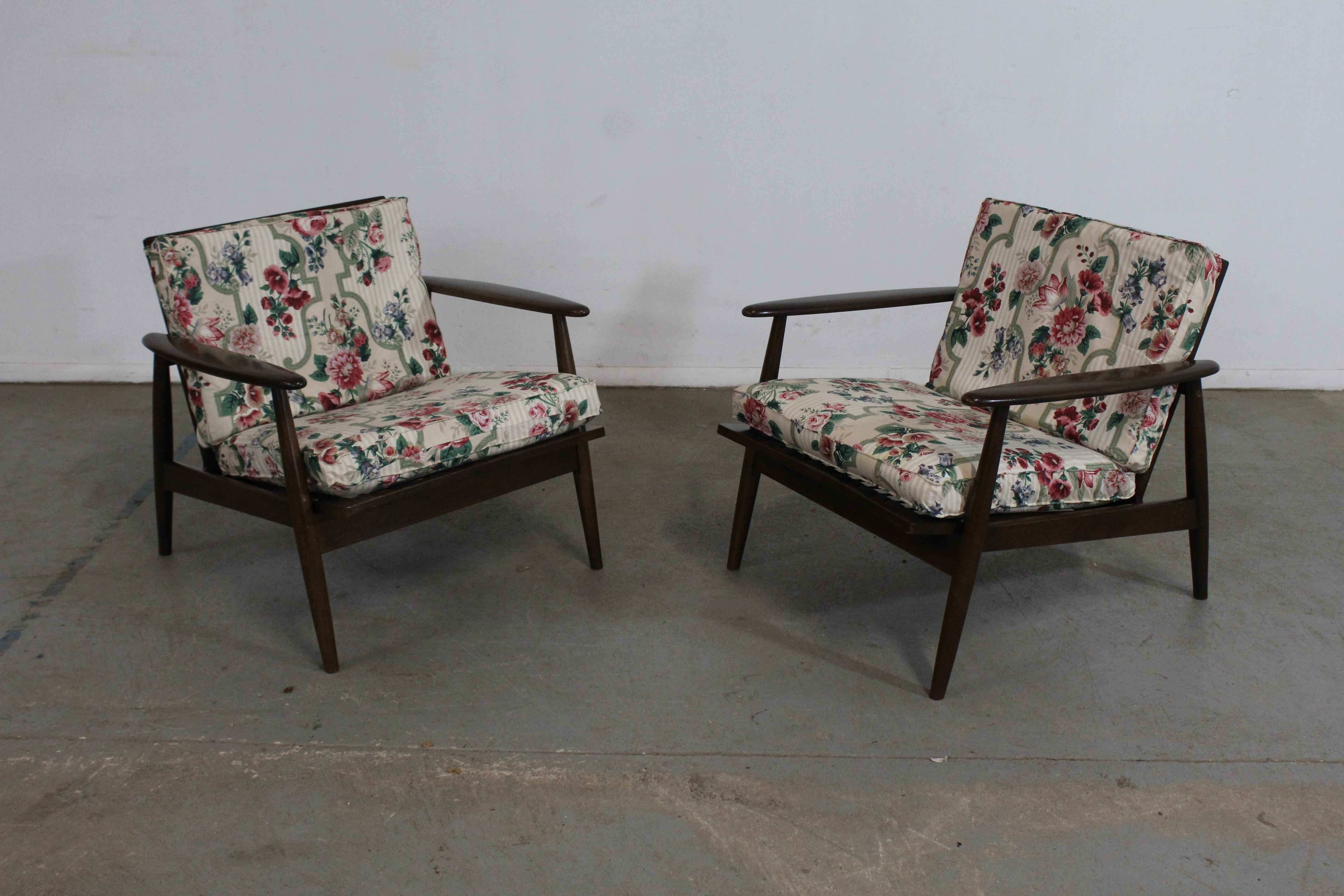 Pair of Mid-Century Lounge Chairs Walnut Open Arm Lounge Chairs 4
