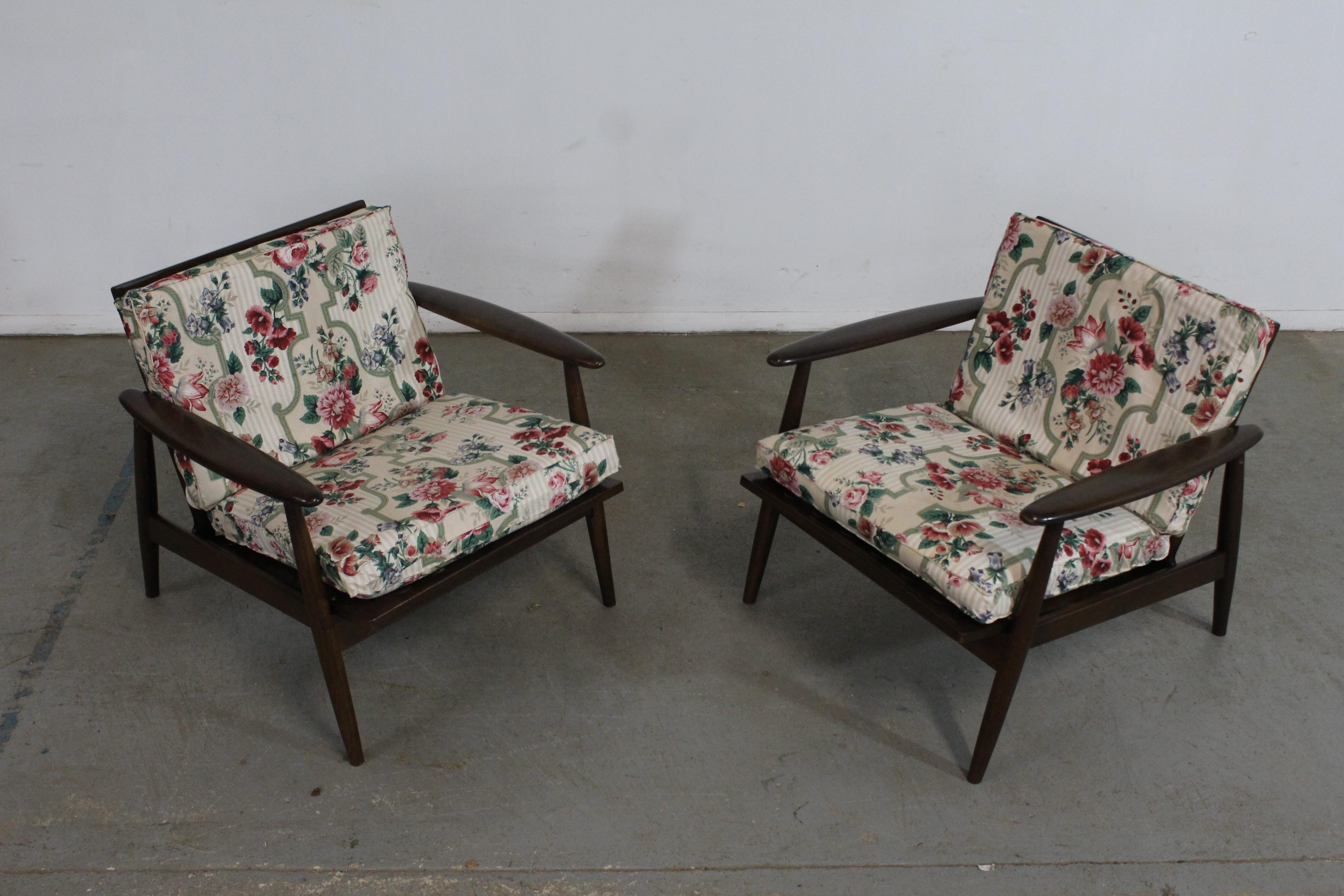 Pair of Mid-Century Lounge Chairs Walnut Open Arm Lounge Chairs 6