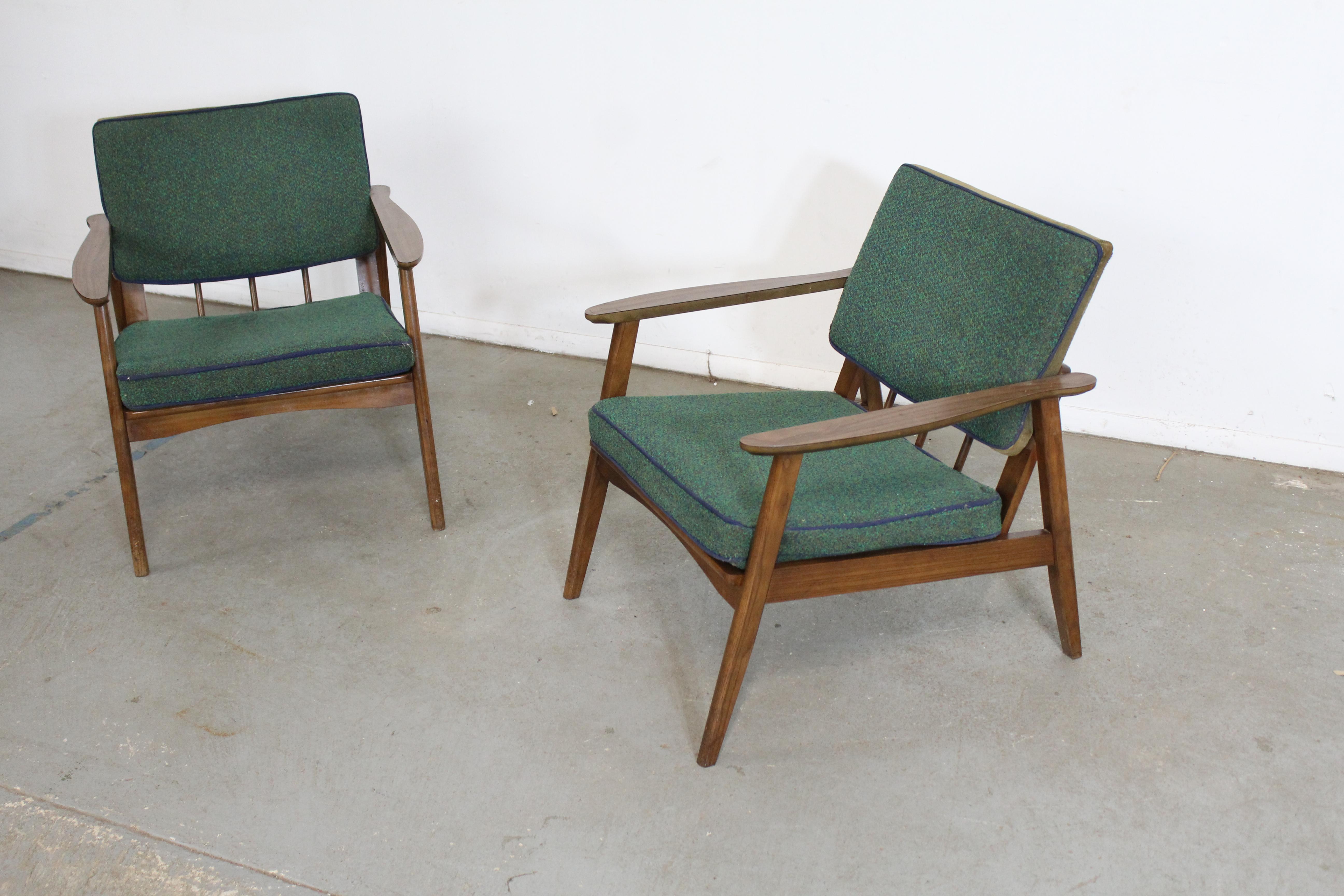 Mid-Century Modern Pair of Mid-Century Lounge Chairs Walnut Open Arm Lounge Chairs For Sale