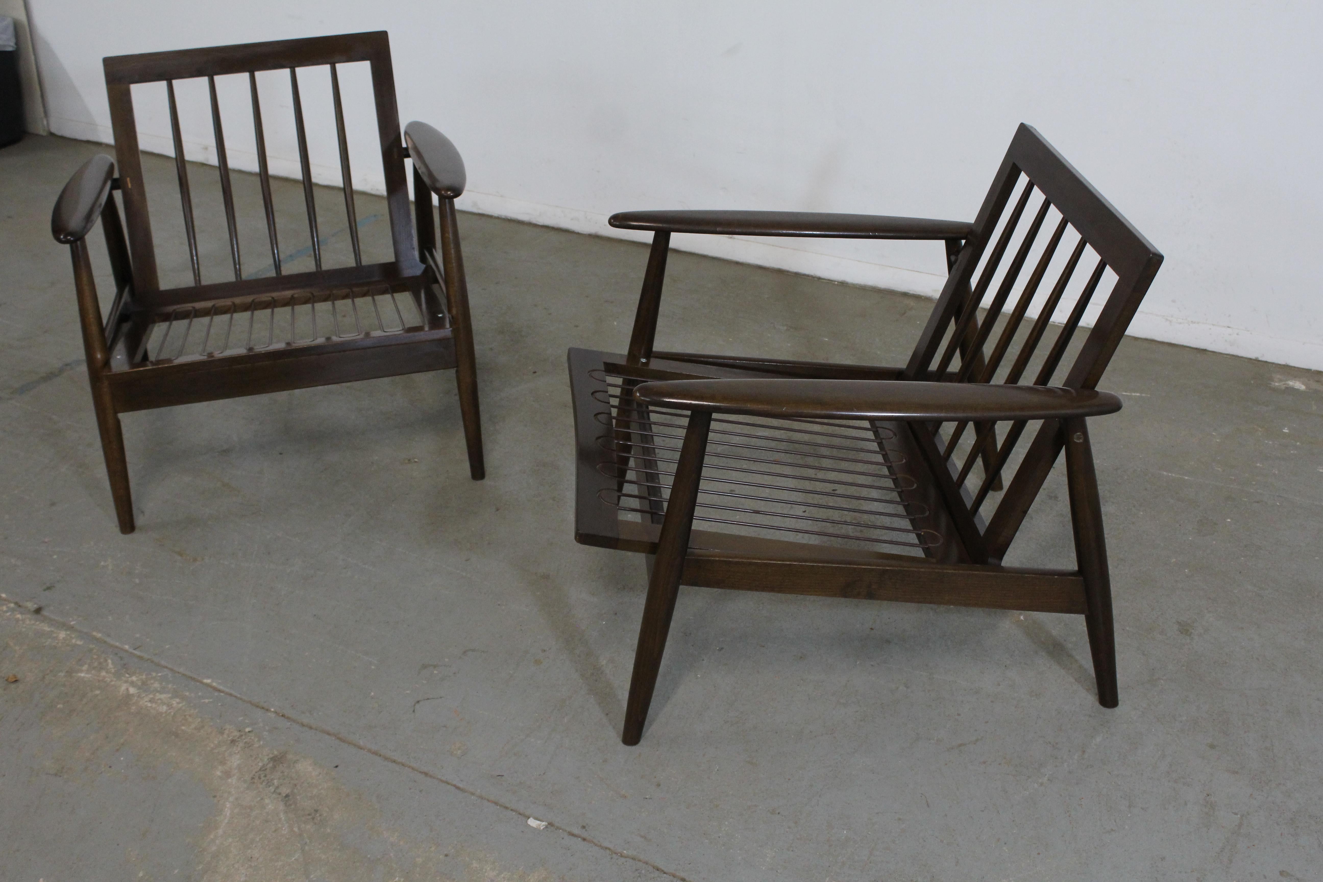 Mid-Century Modern Pair of Mid-Century Lounge Chairs Walnut Open Arm Lounge Chairs