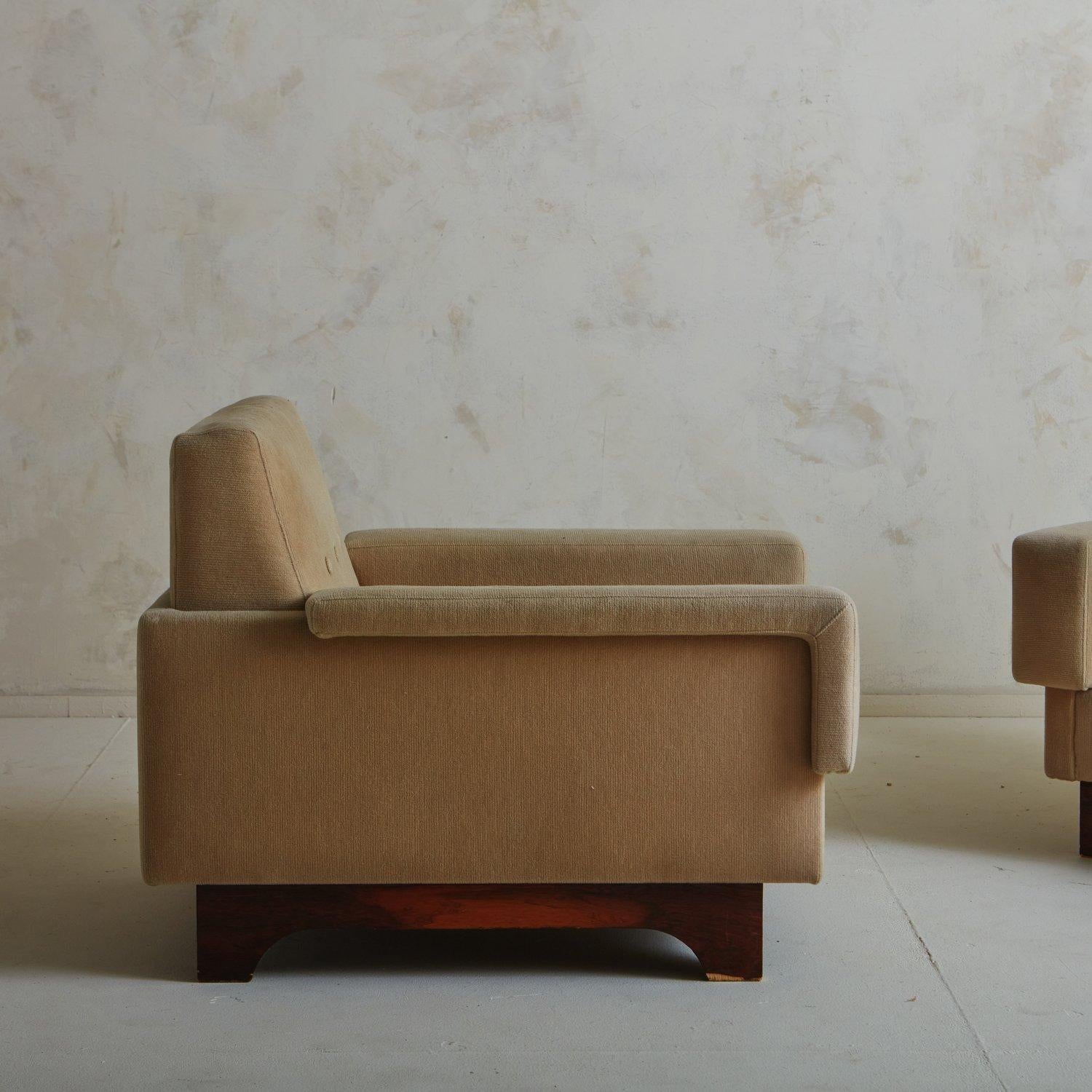 Pair of Mid-Century Lounge Chairs with Wood Base by Saporiti, Italy 1960s  5