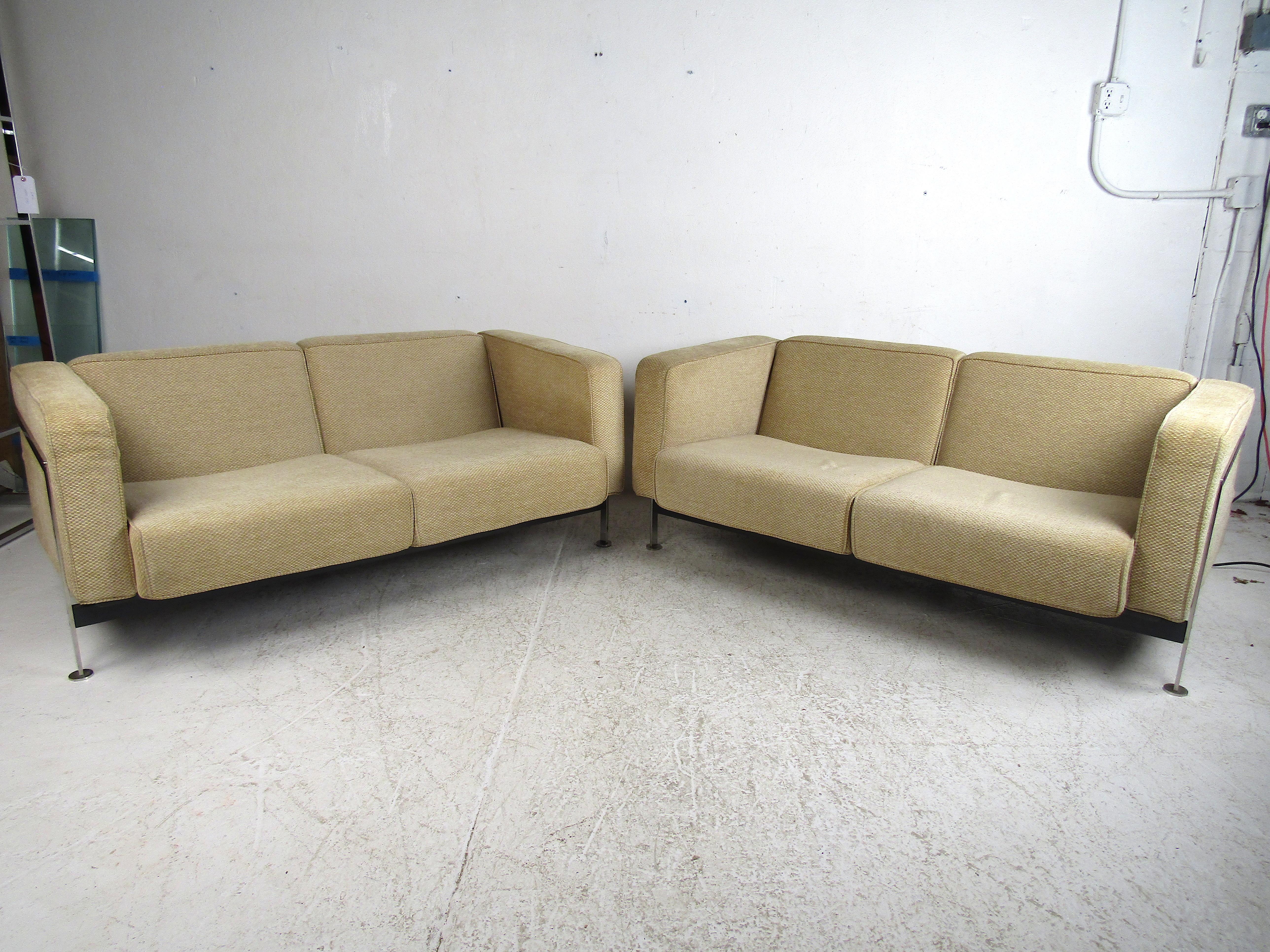 Mid-Century Modern Paire d'accoudoirs du milieu du siècle par Robert Haussmann en vente