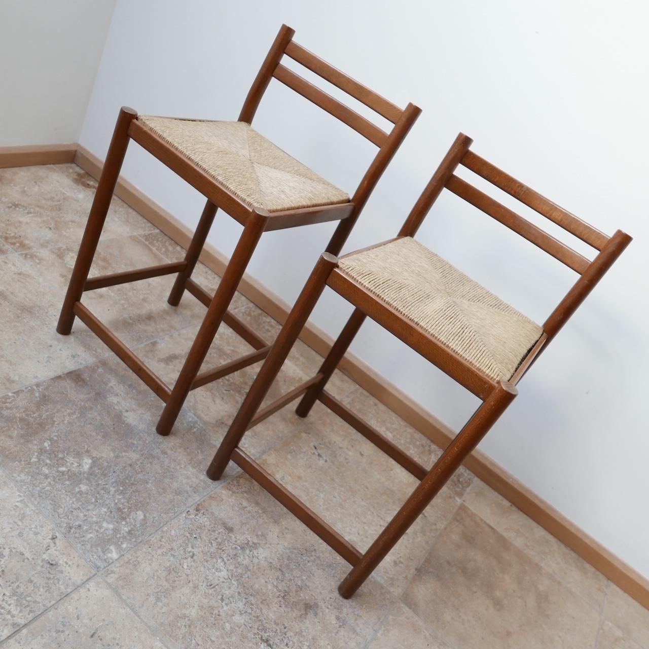 Pair of Midcentury Low Rush Bar Stools 1