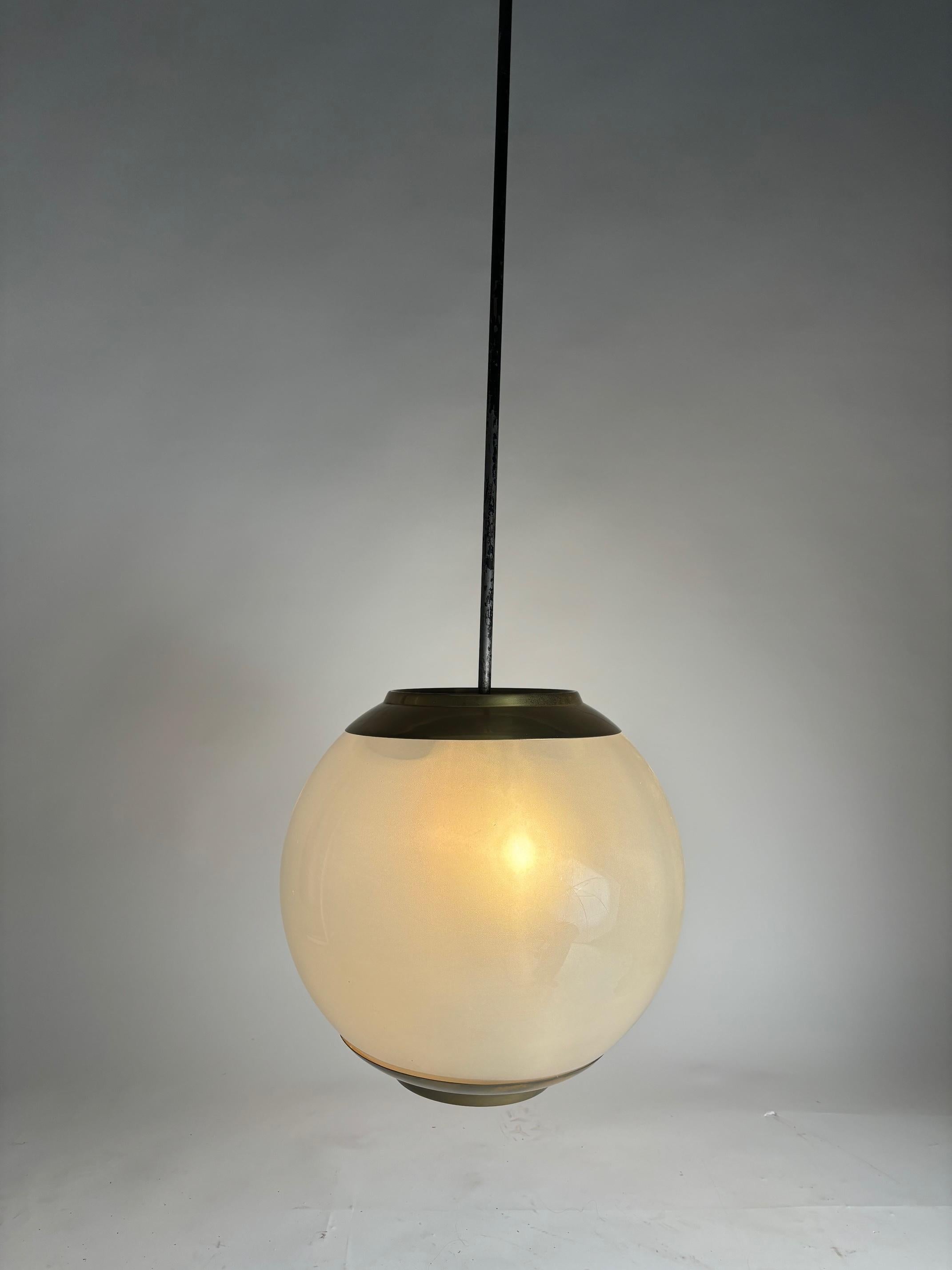 These two elegant LS2 pendant lamps are an iconic example of mid-century Italian design, designed by Luigi Caccia Dominioni for the Azucena company around 1952. This pair of suspended pendants is perfect for discreetly and elegantly illuminating