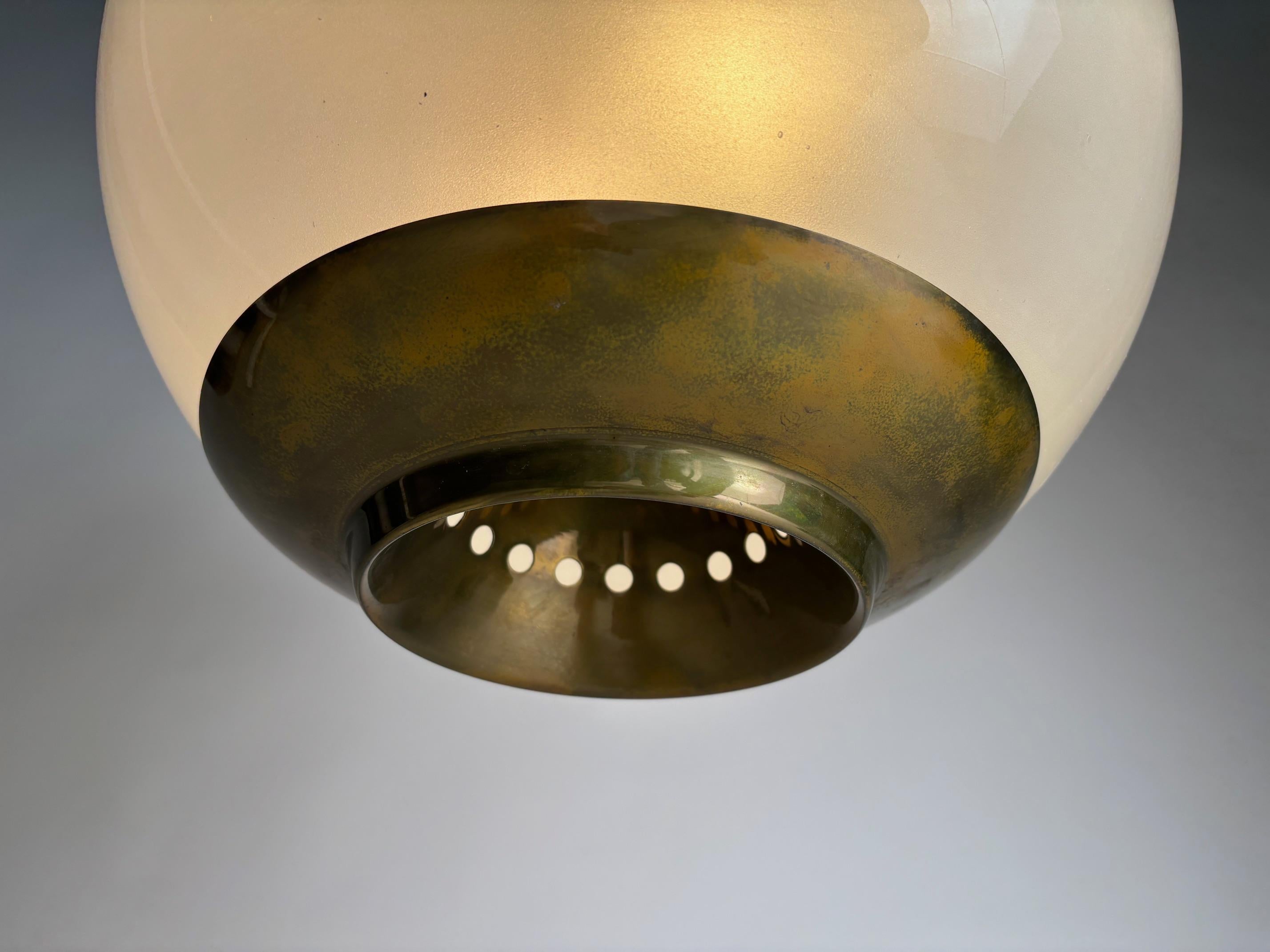 Pair of Mid-Century LS2 Chandeliers by L. Caccia Dominioni for Azucena In Good Condition For Sale In Argelato, BO