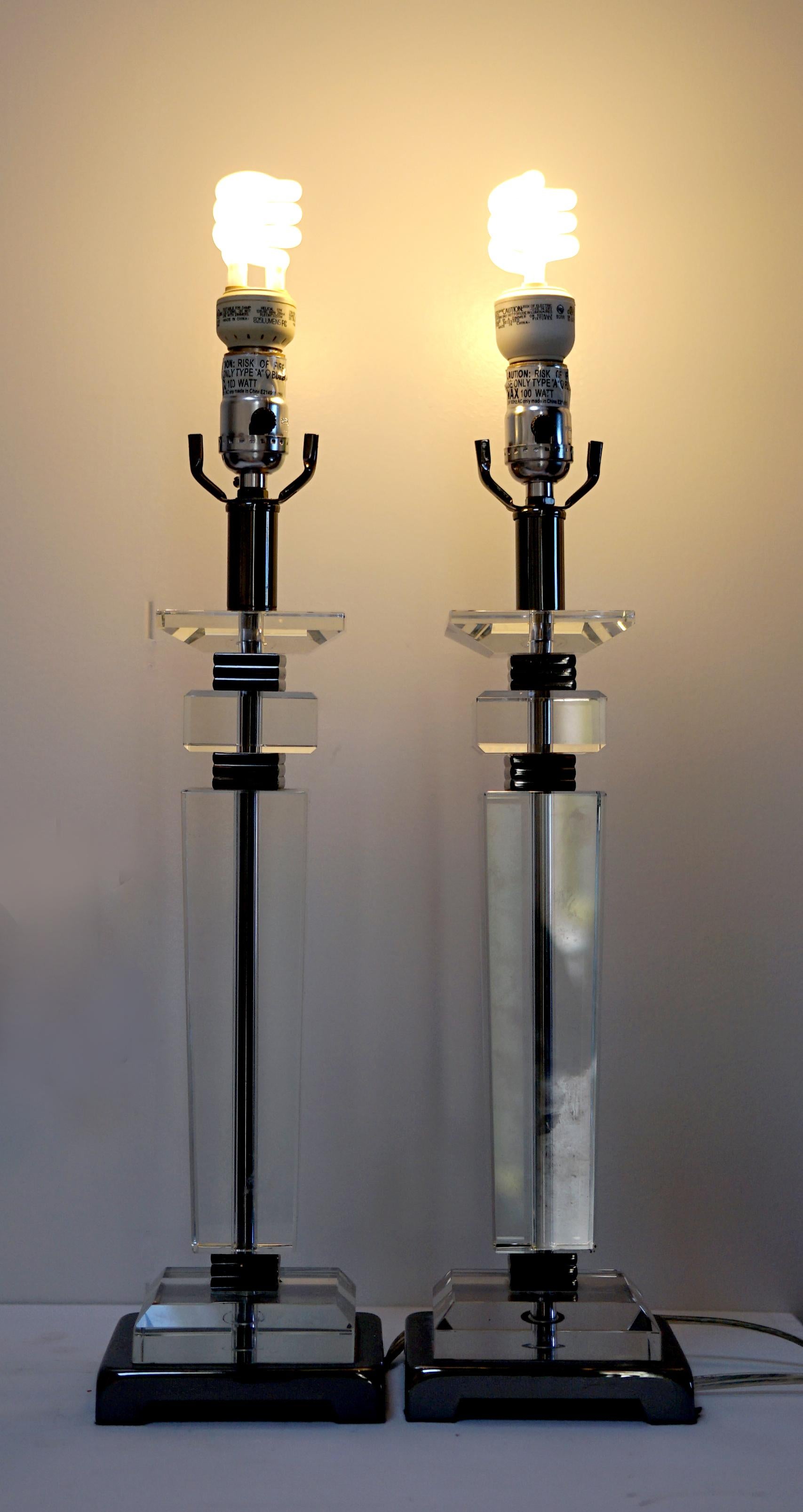 Paire d'objets en Lucite du milieu du siècle en vente 3