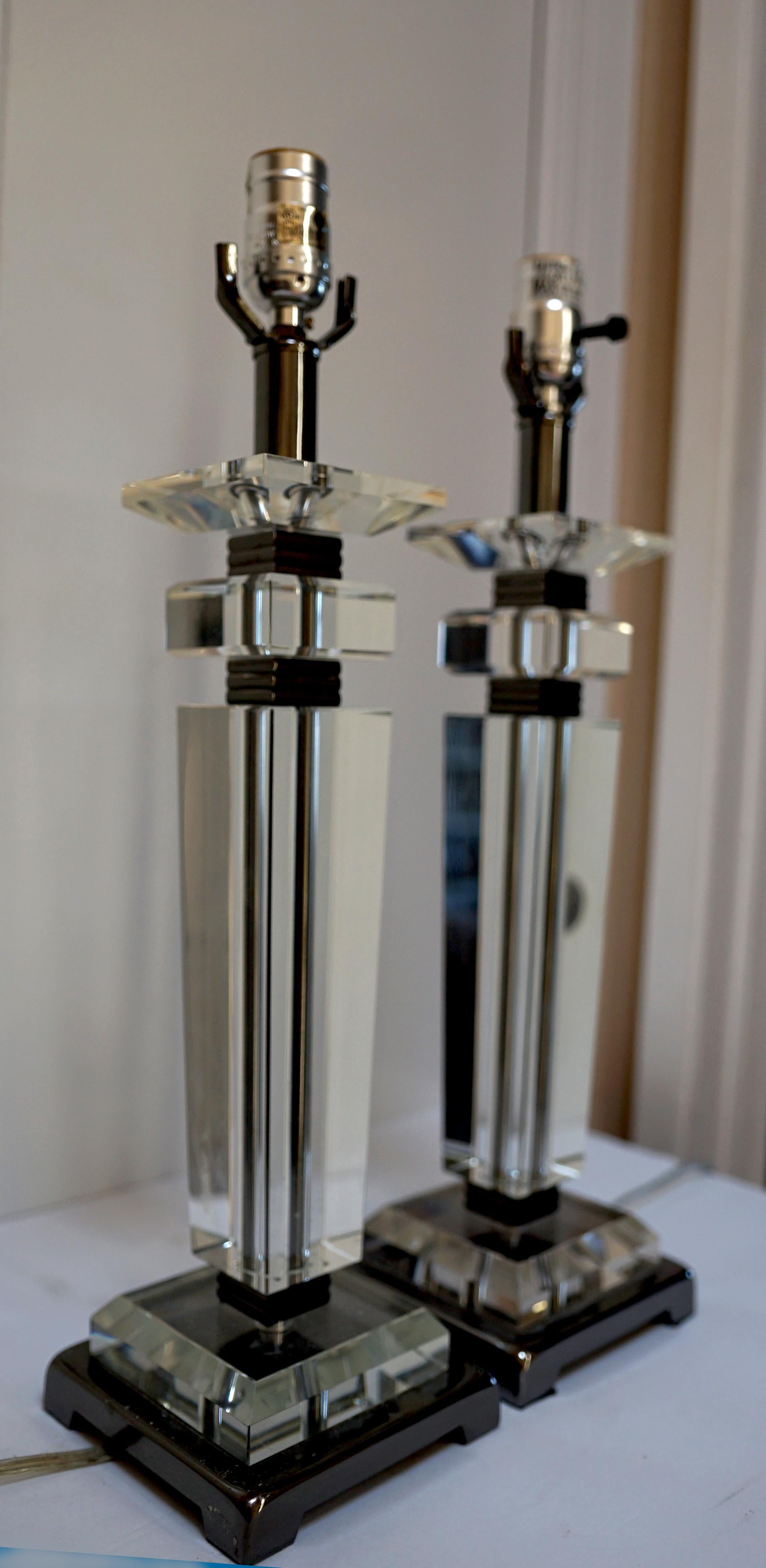 Mid-Century Modern Paire d'objets en Lucite du milieu du siècle en vente