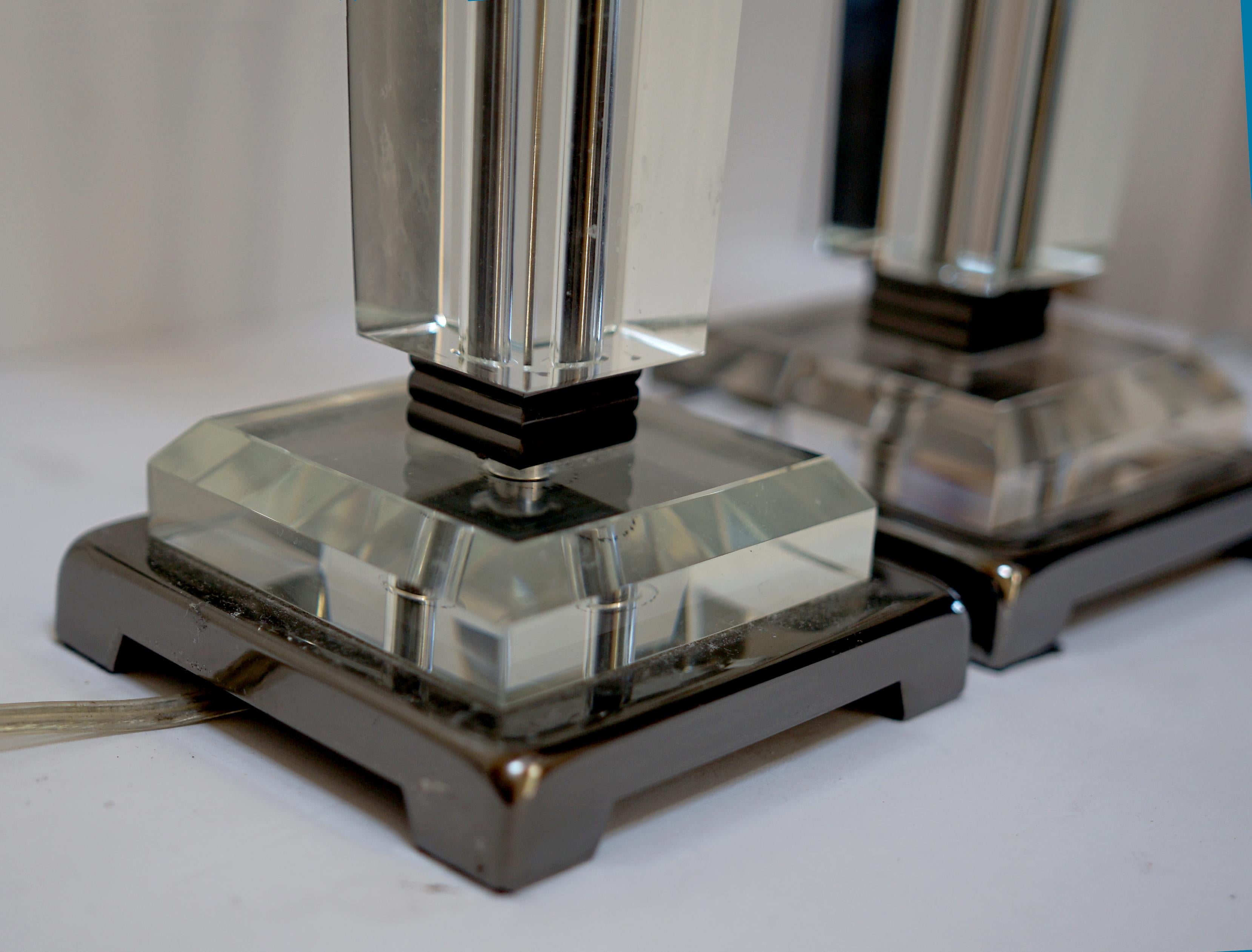 Chinois Paire d'objets en Lucite du milieu du siècle en vente