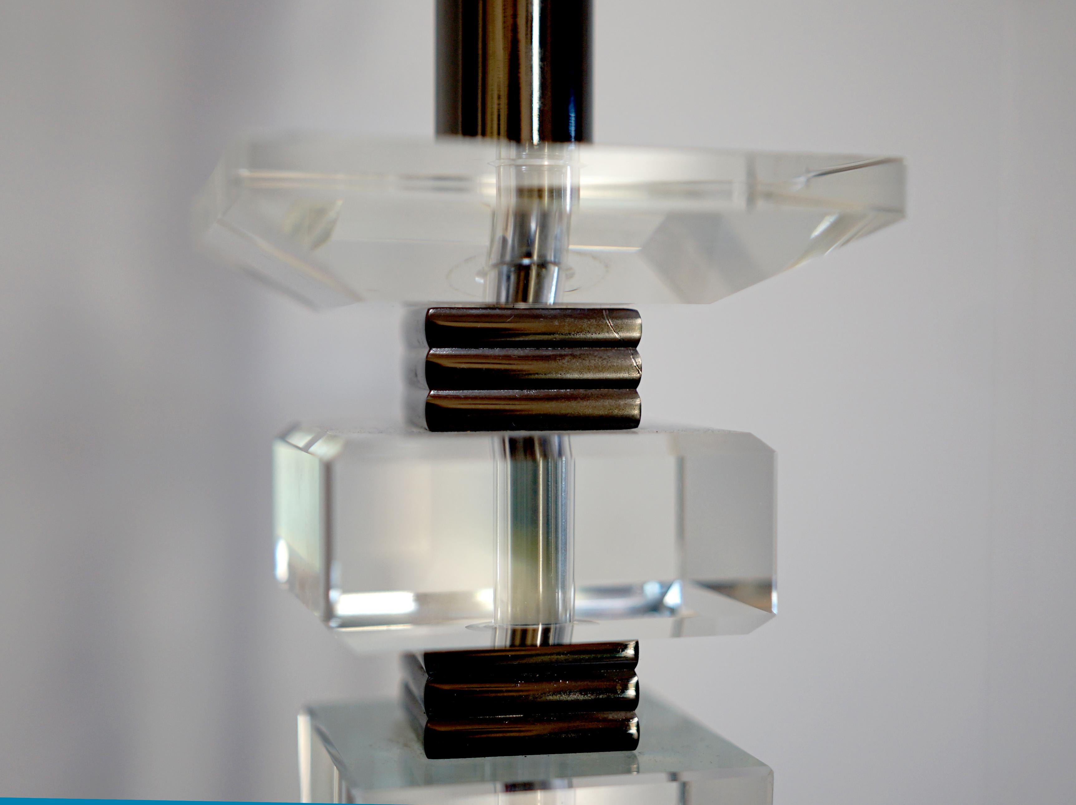 Paire d'objets en Lucite du milieu du siècle Bon état - En vente à Lomita, CA