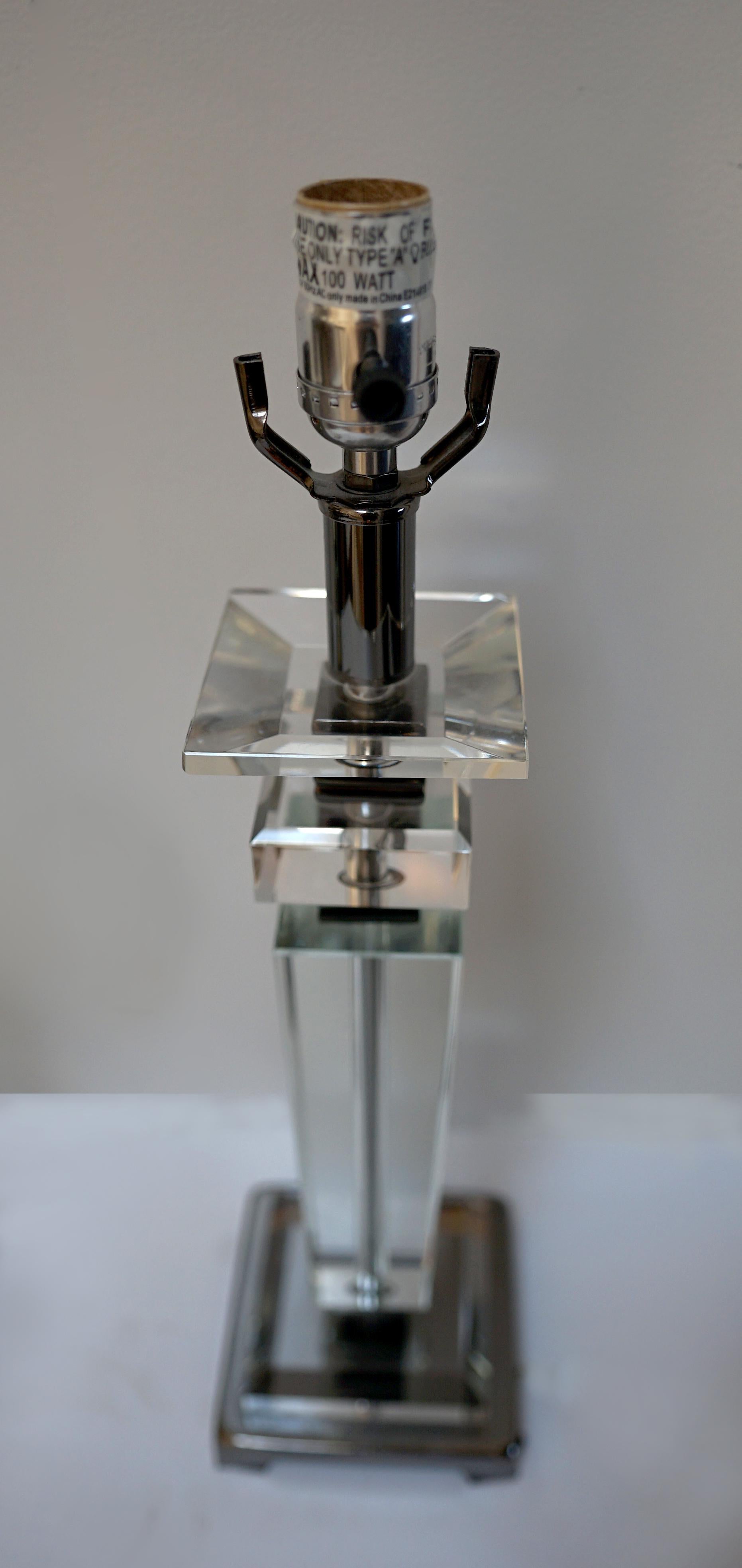 Paire d'objets en Lucite du milieu du siècle en vente 1