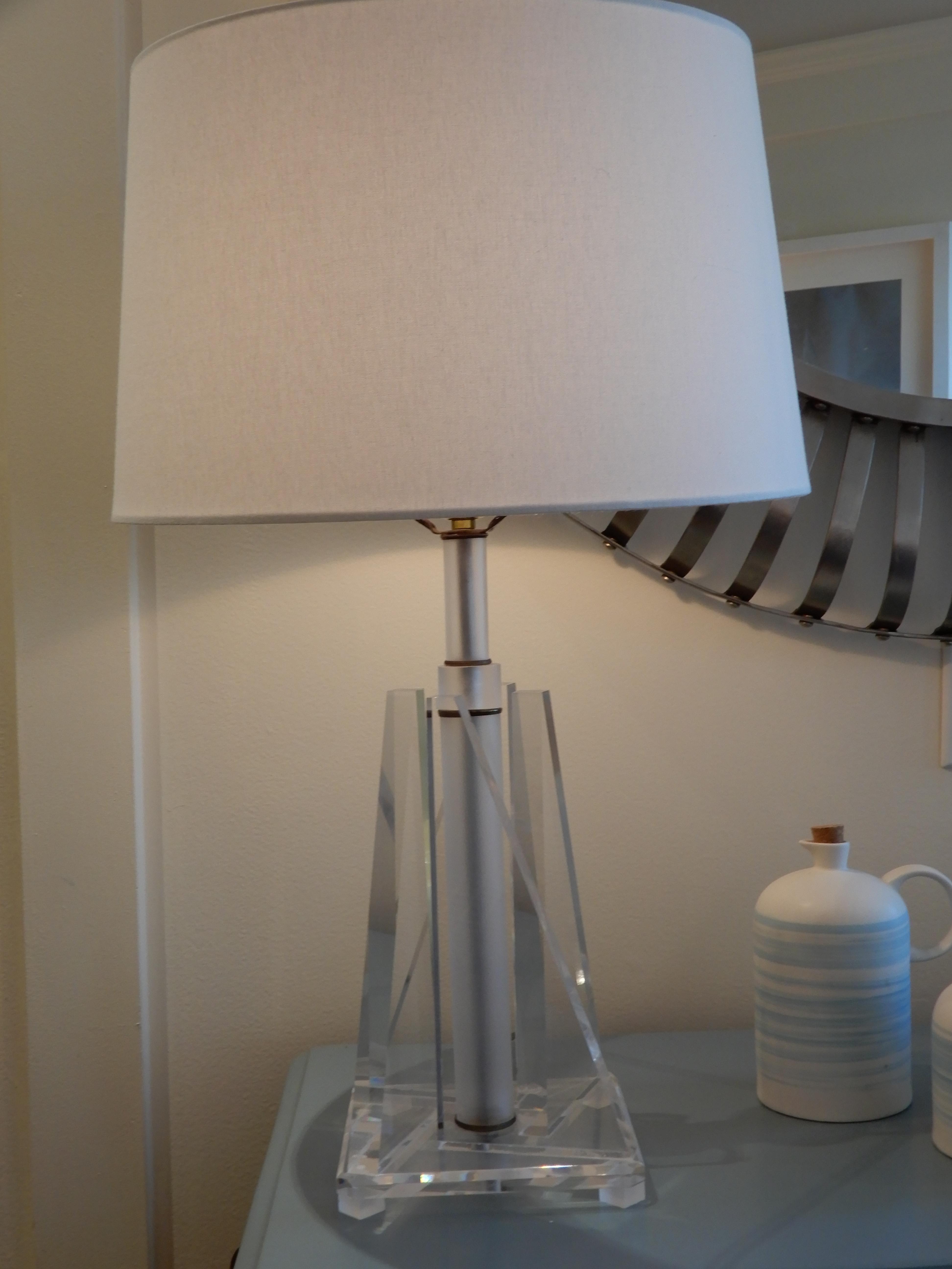 Mid-Century Modern Pair of Midcentury Lucite Table Lamps For Sale