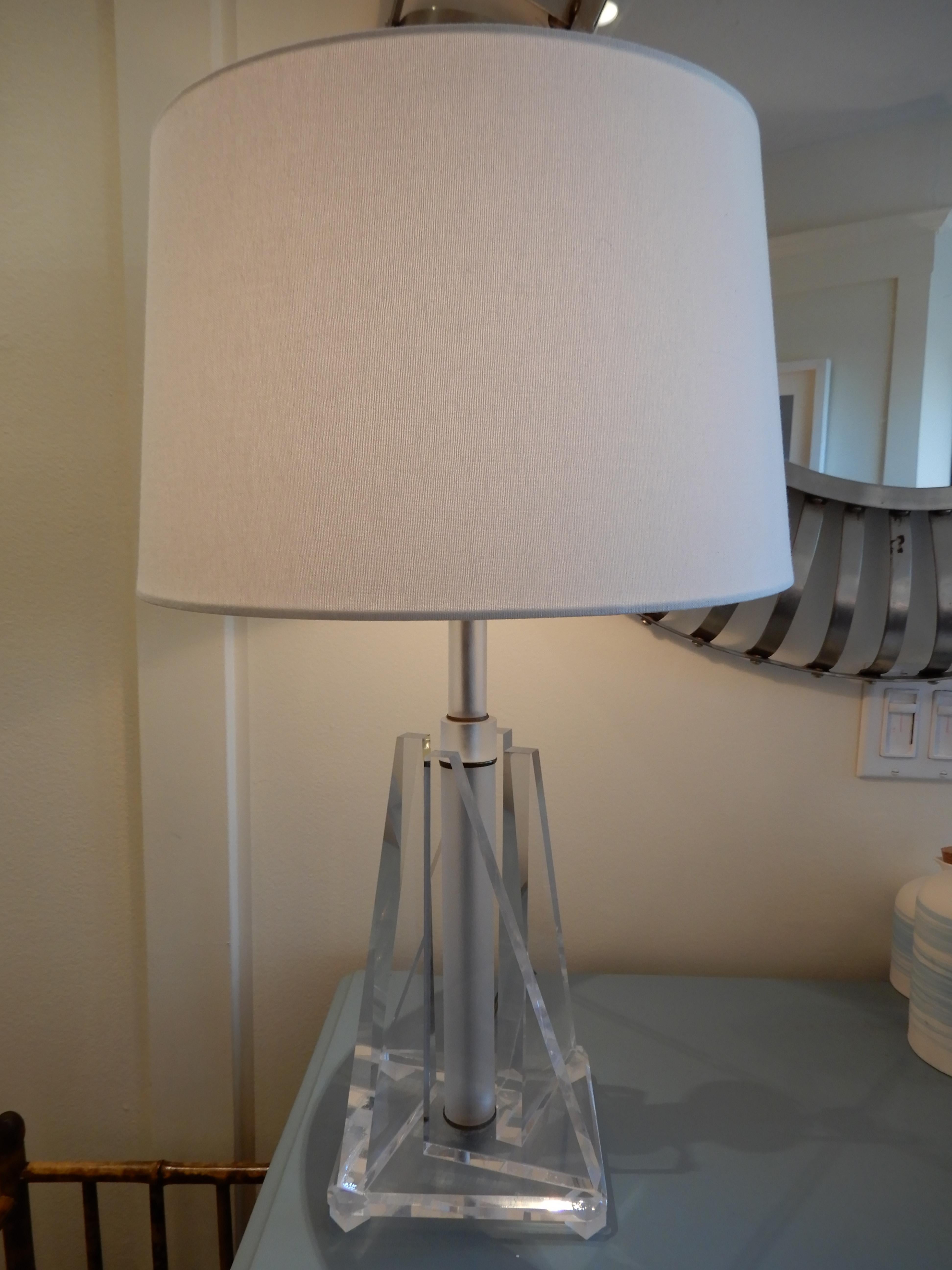 American Pair of Midcentury Lucite Table Lamps For Sale