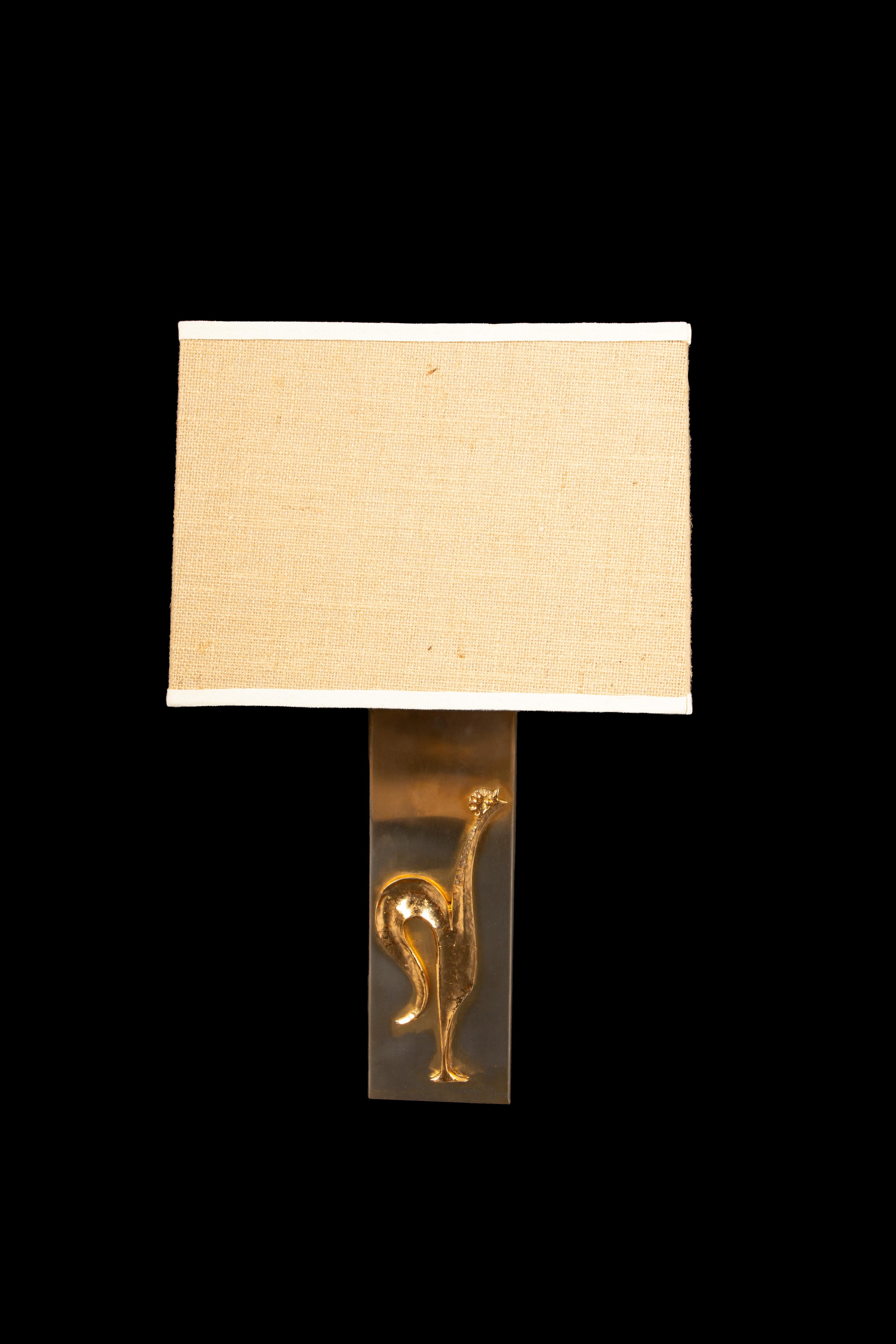 Français Paire de lampes de table en forme de coq en laiton doré de la Maison Charles du milieu du siècle dernier en vente