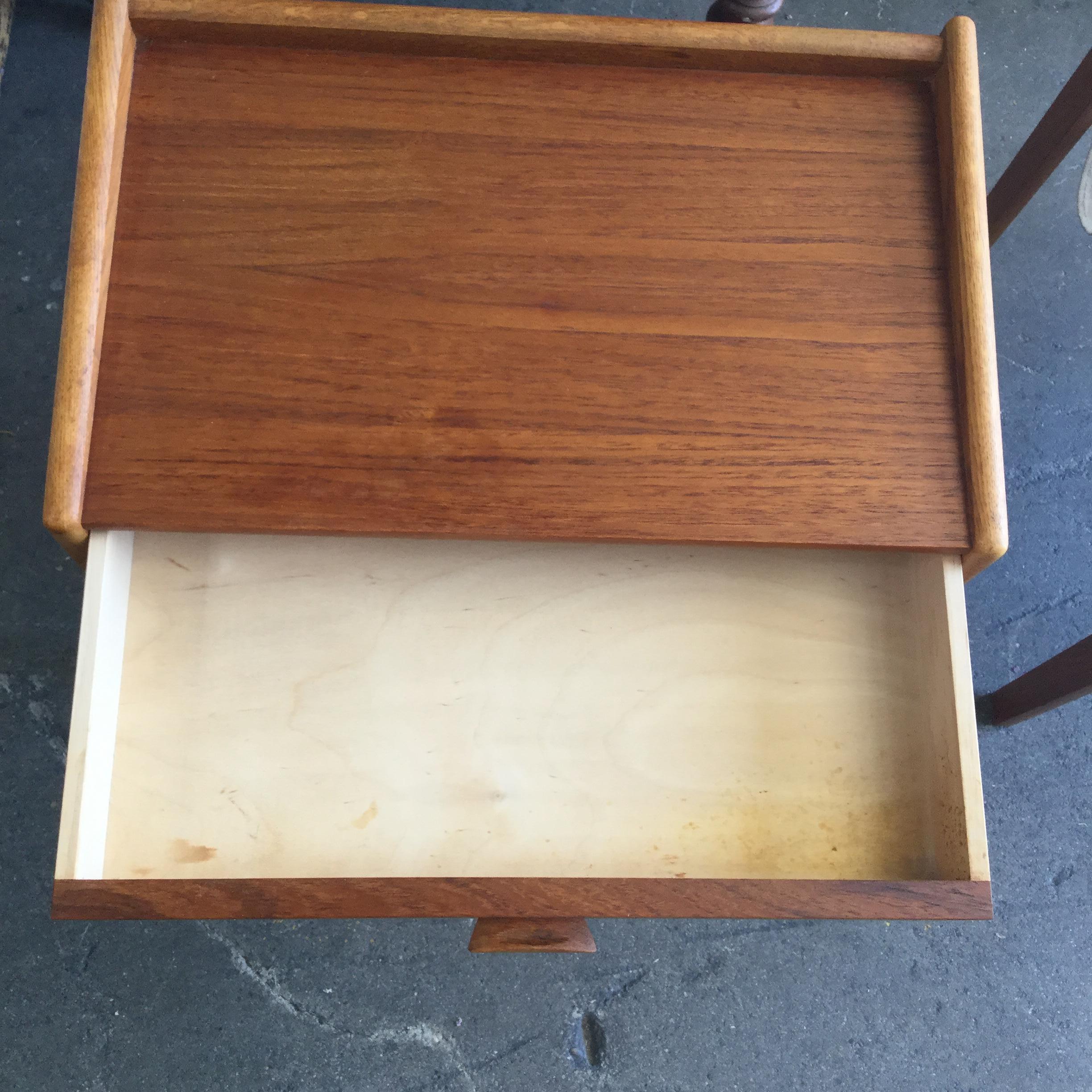 Mid-20th Century Pair of Midcentury Maple Wood End Tables