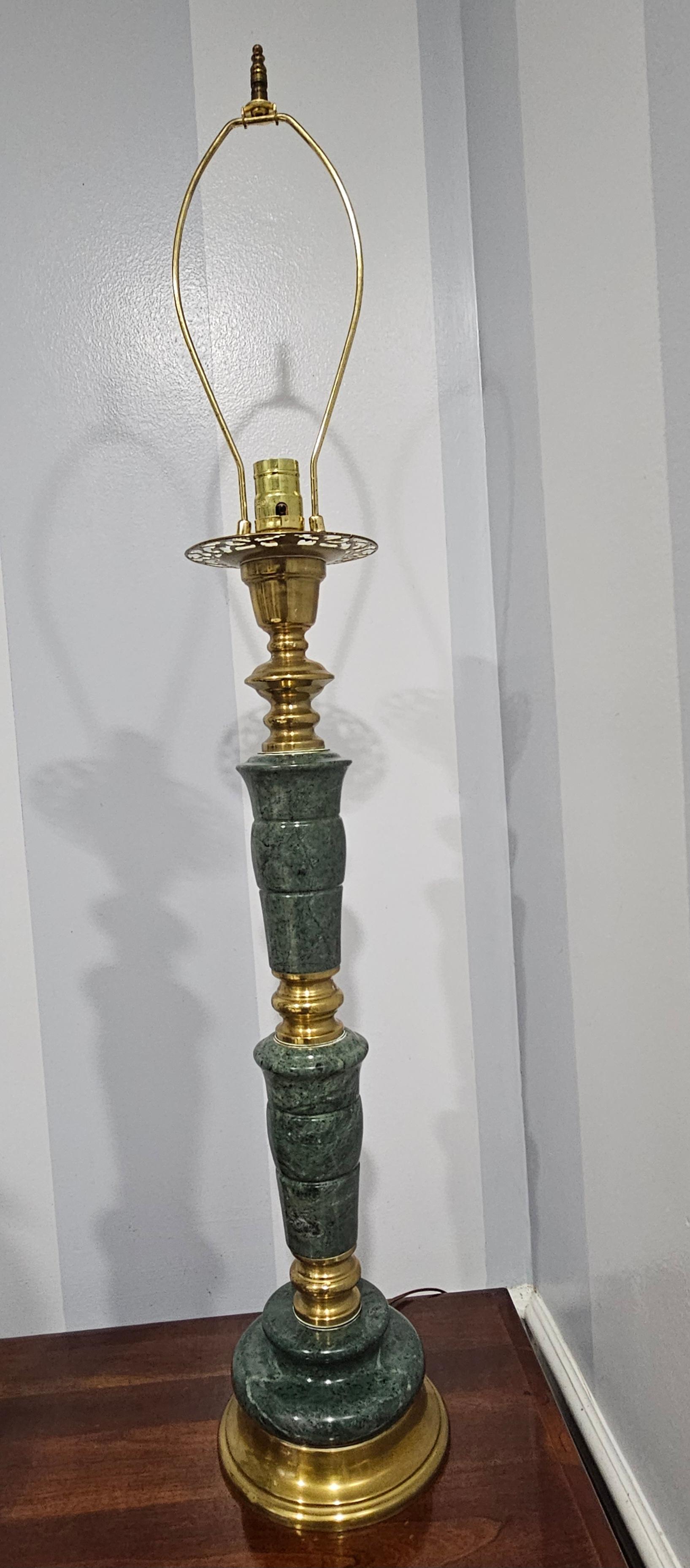 Autre Paire de lampes de table du milieu du siècle Greene & Greene Asian Style en marbre vert et laiton en vente