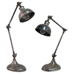 Ein Paar Metall-Tischlampen aus der Mitte des Jahrhunderts mit flexiblen Armen