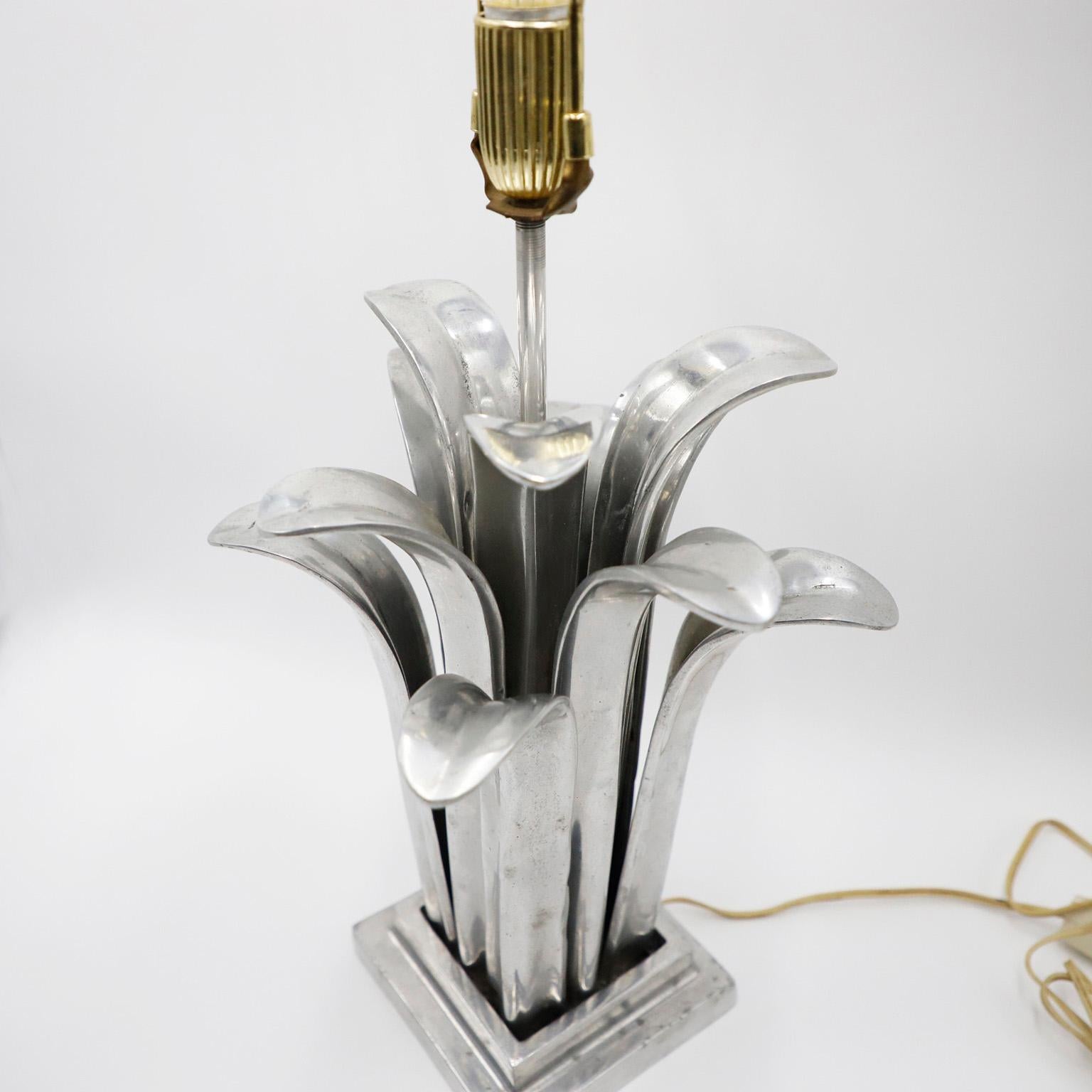 We offer this amazing pair of midcentury Mexican modern table lamps , made in solid aluminium in great vintage condition, circa 1960. No shades included.