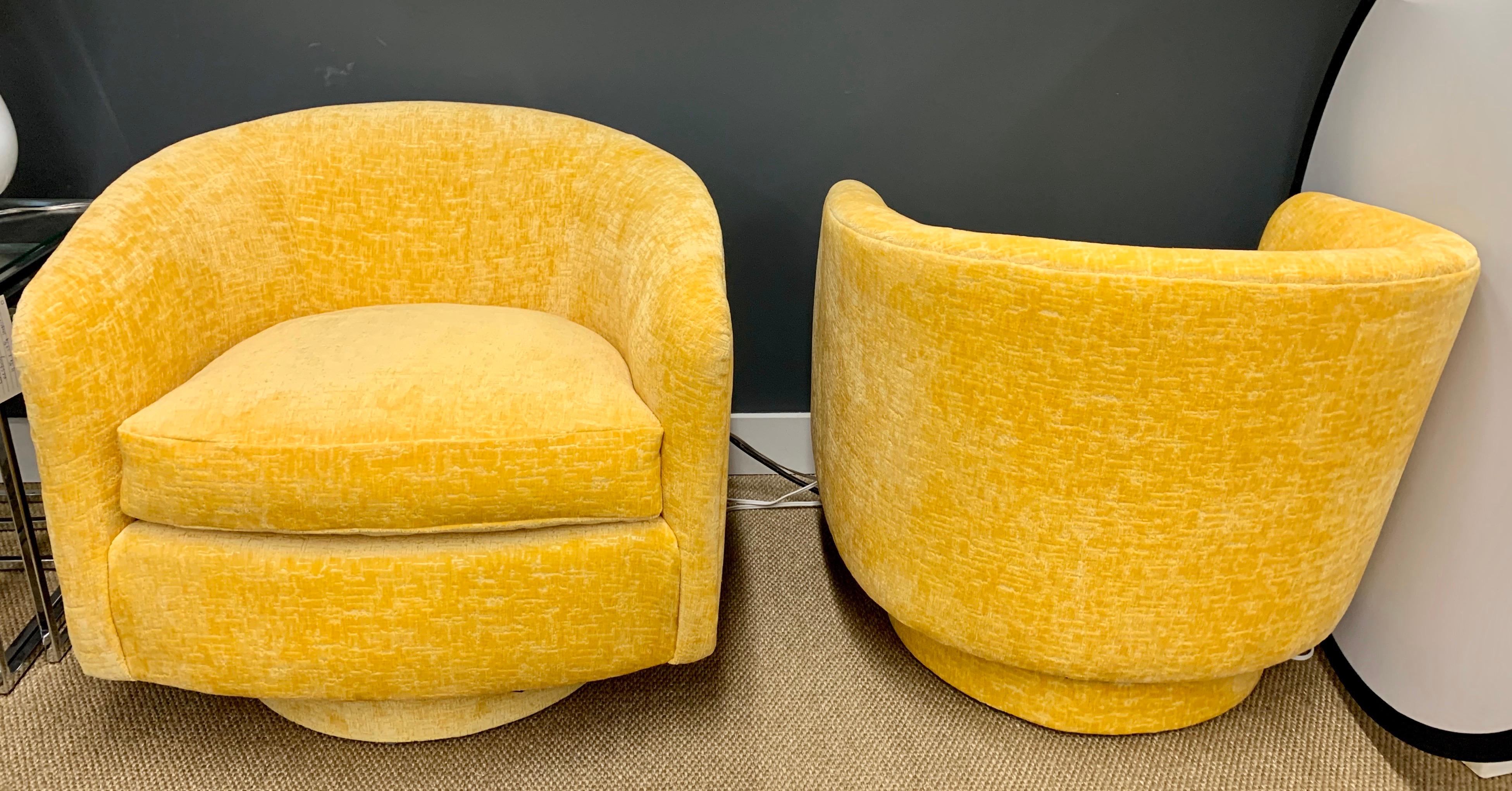 Mid-Century Modern Pair of Midcentury Milo Baughman Barrel Back Swivel Chairs with New Upholstery