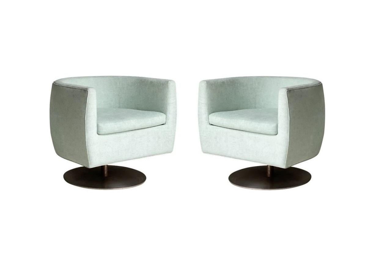 Mid-Century Modern Pair of Mid-Century Milo Baughman Style Barrel Back Swivel Chairs For Sale