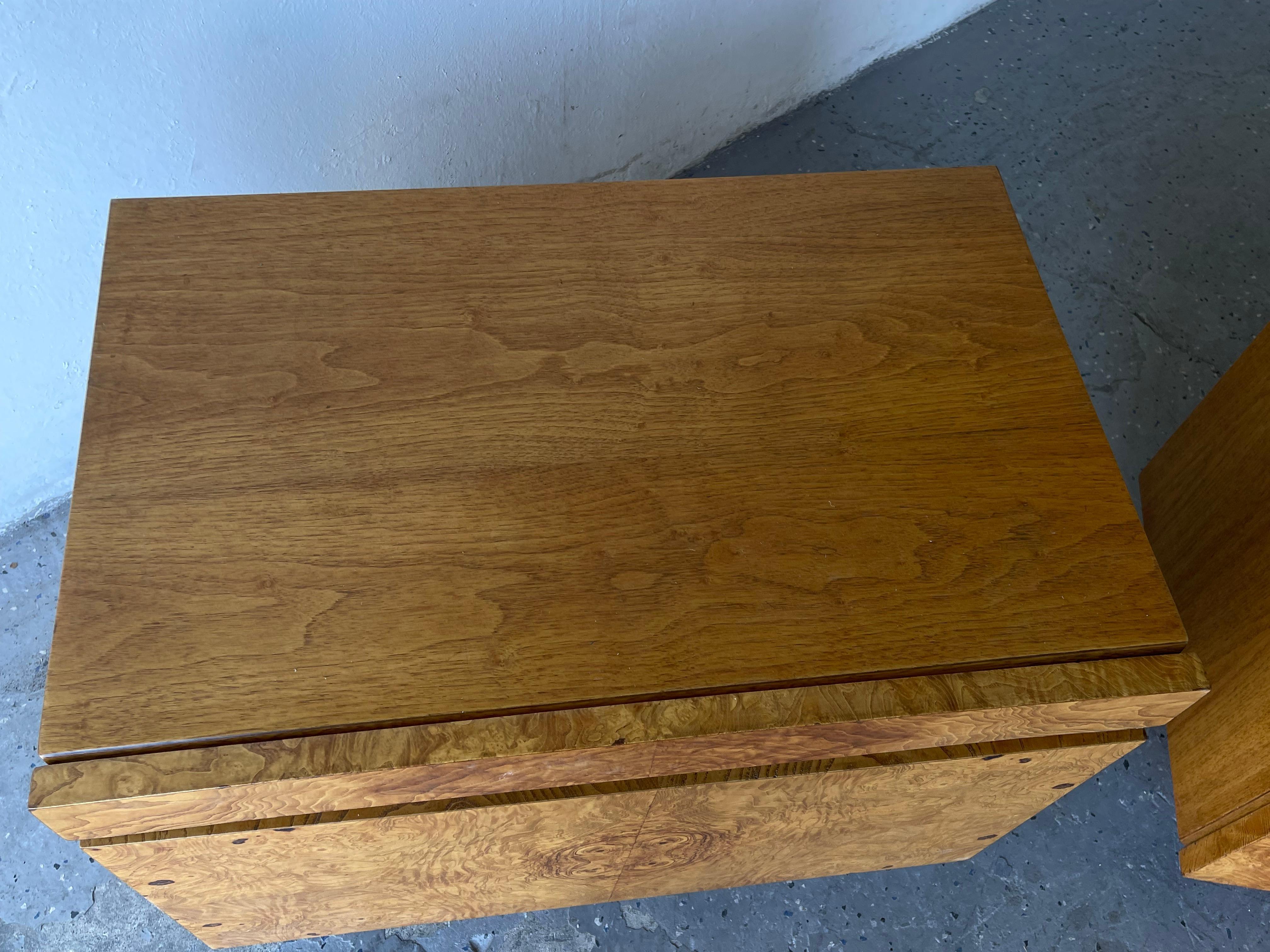 Pair of Midcentury Milo Baughman Style Roland Carter Lane Burl Wood Nightstands In Good Condition In Las Vegas, NV