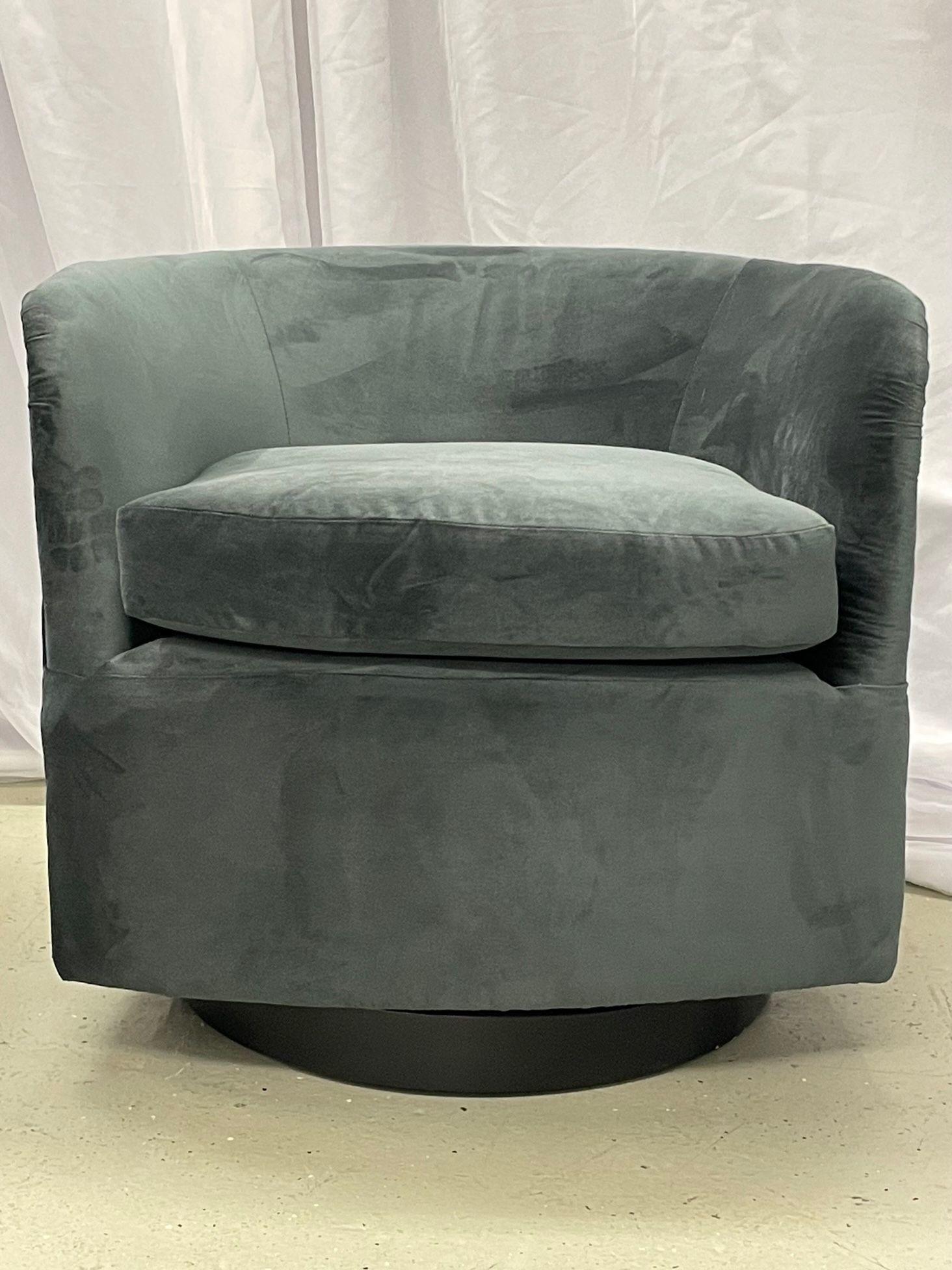 20th Century Pair of Mid-Century Milo Baughman Style Swivel / Lounge Chairs, Bent Plywood