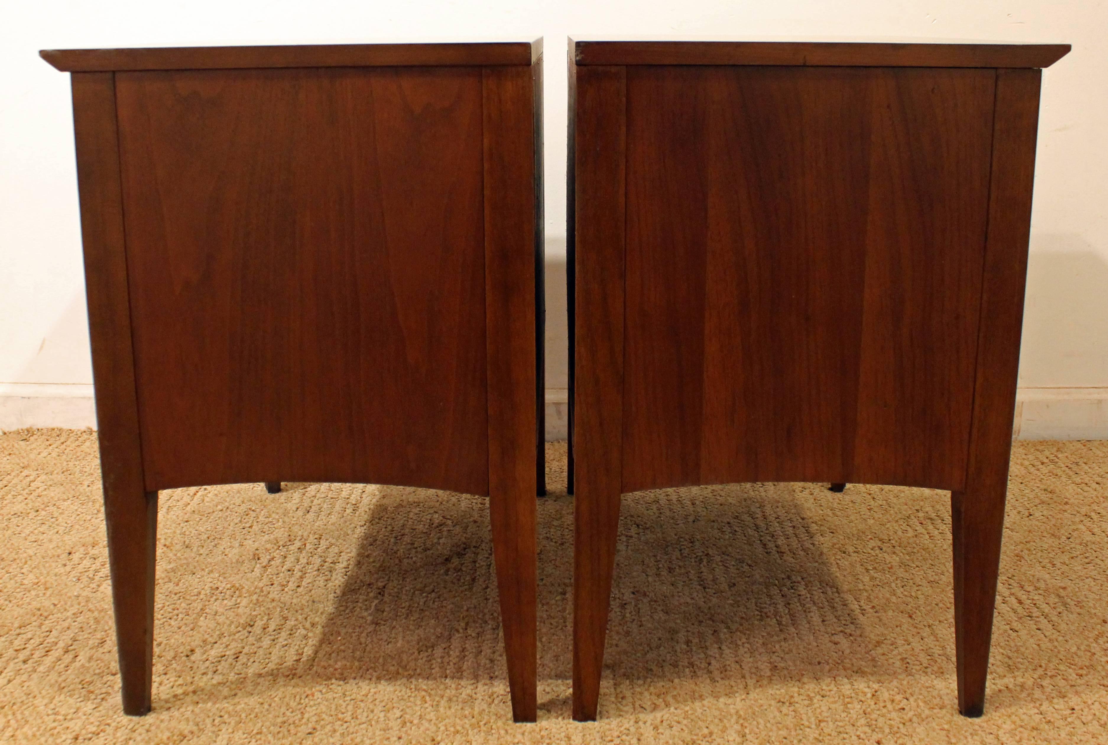 Pair of Mid-Century Modern One-Drawer Walnut Nightstands In Excellent Condition In Wilmington, DE