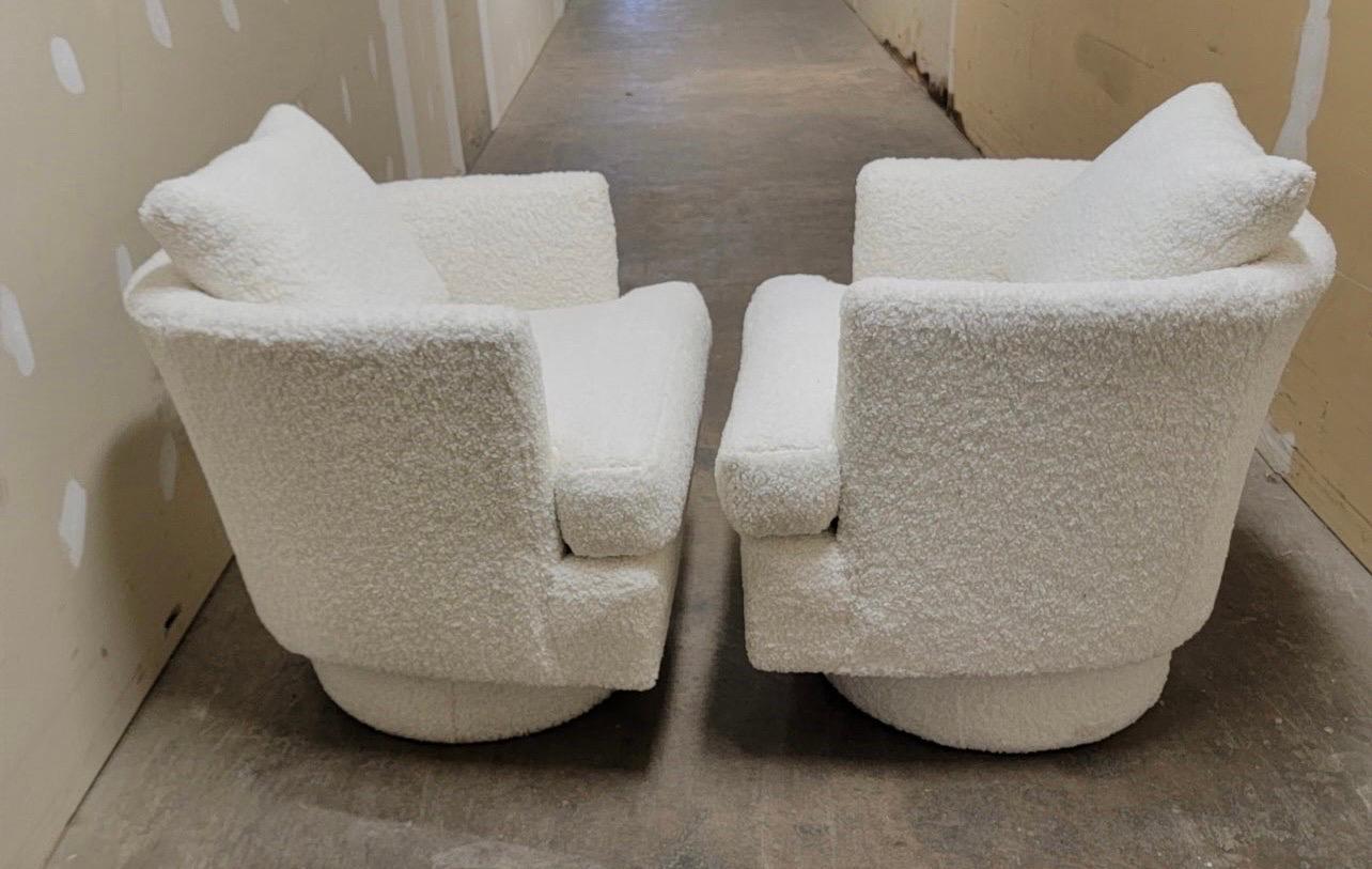 Pair of Mid Century Modern 1970s Drexel Swivel Chairs in New Boucle Fabric For Sale 4