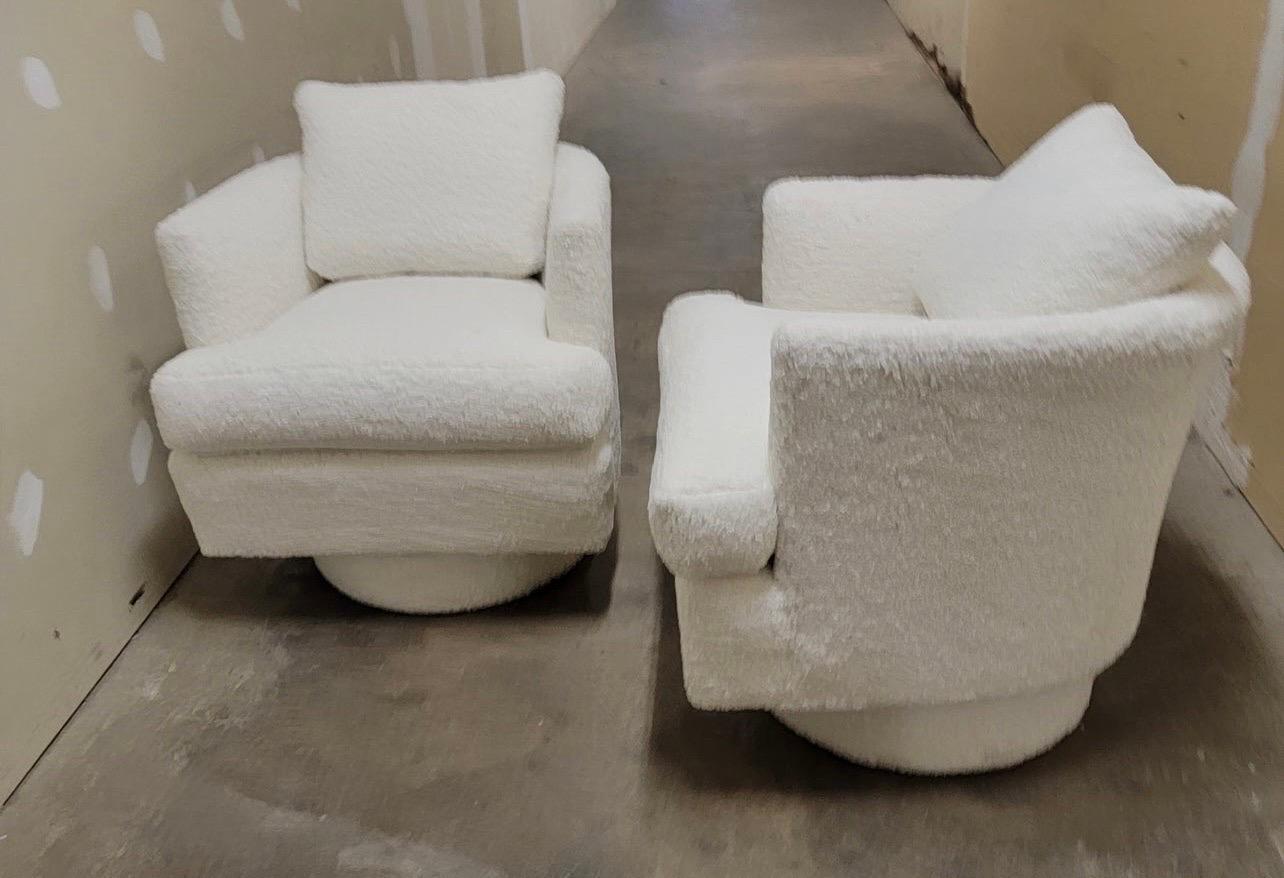 American Pair of Mid Century Modern 1970s Drexel Swivel Chairs in New Boucle Fabric For Sale