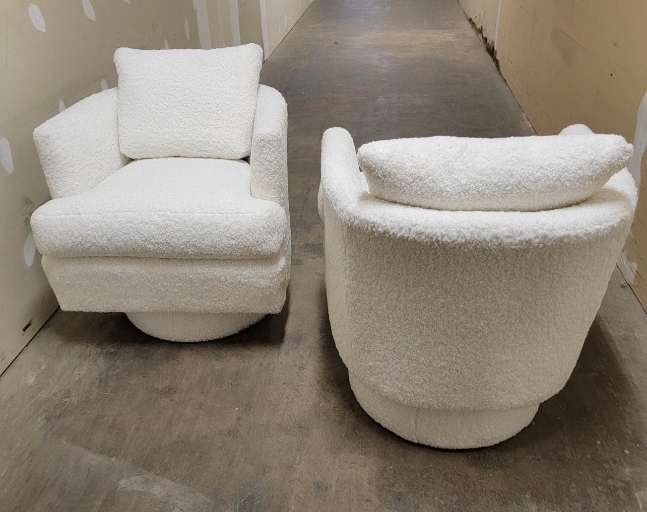 Late 20th Century Pair of Mid Century Modern 1970s Drexel Swivel Chairs in New Boucle Fabric For Sale
