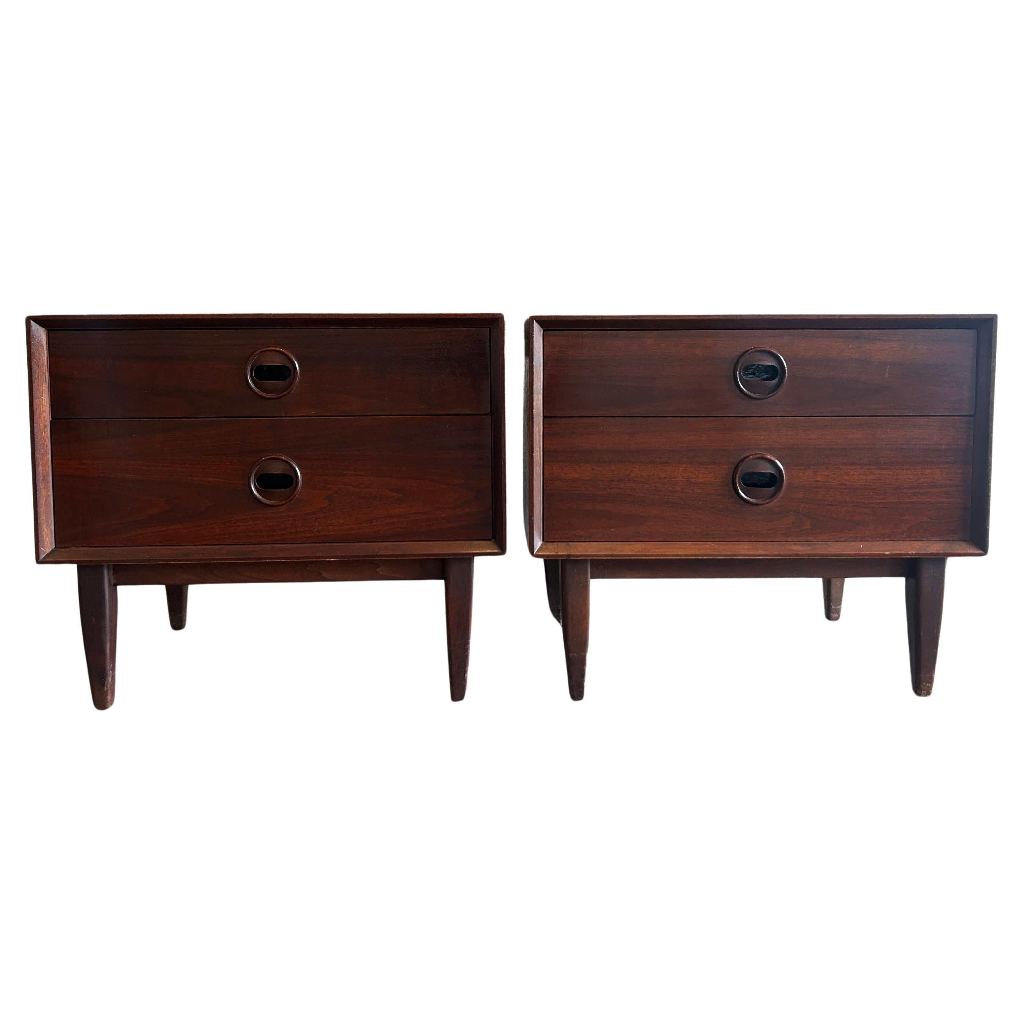 Pair of mid century modern 2 drawer walnut nightstands with carved handles  For Sale