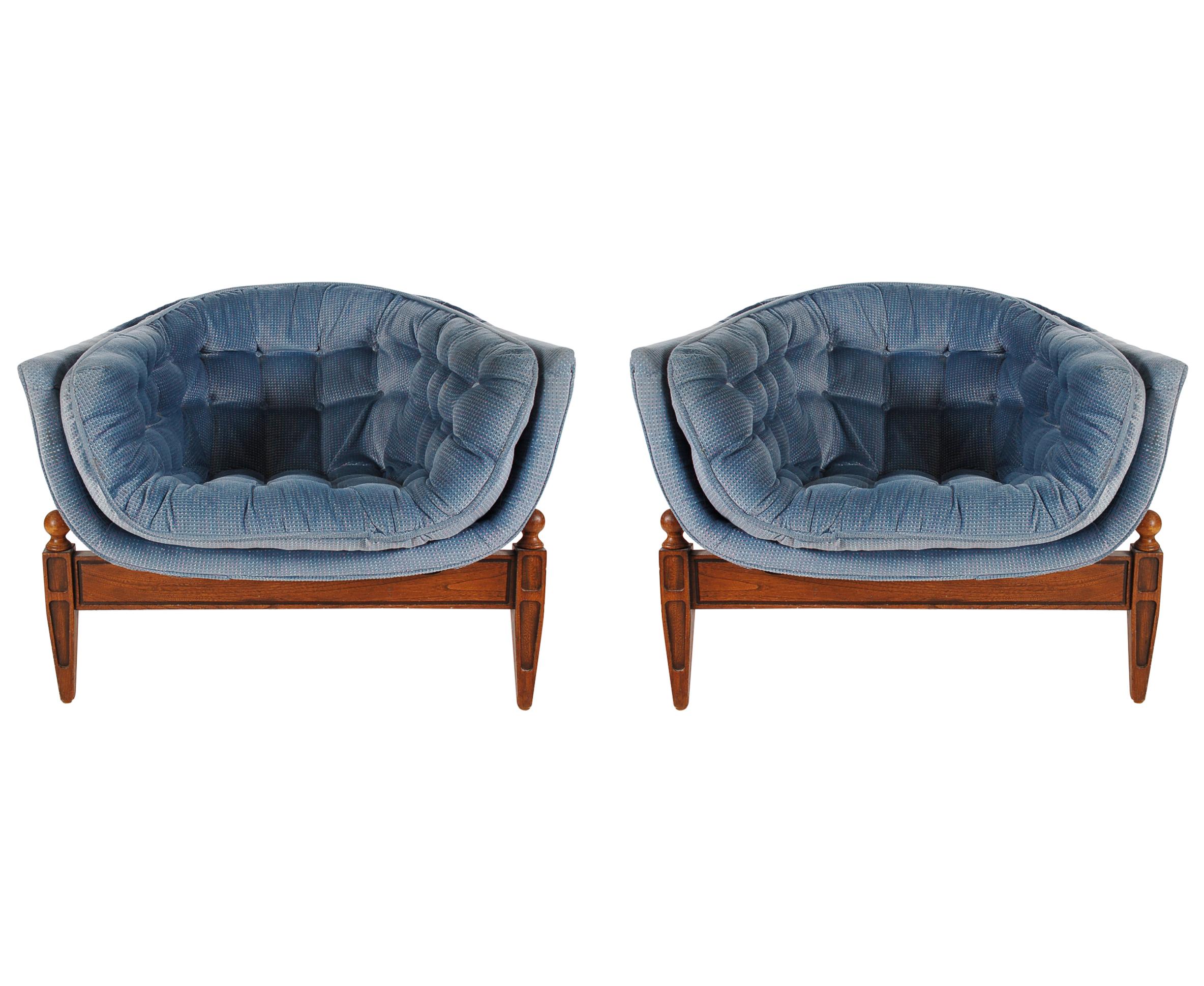 Pair of Mid-Century Modern 3-Legged Barrel Back Club Chairs or Lounge Chairs In Good Condition In Philadelphia, PA