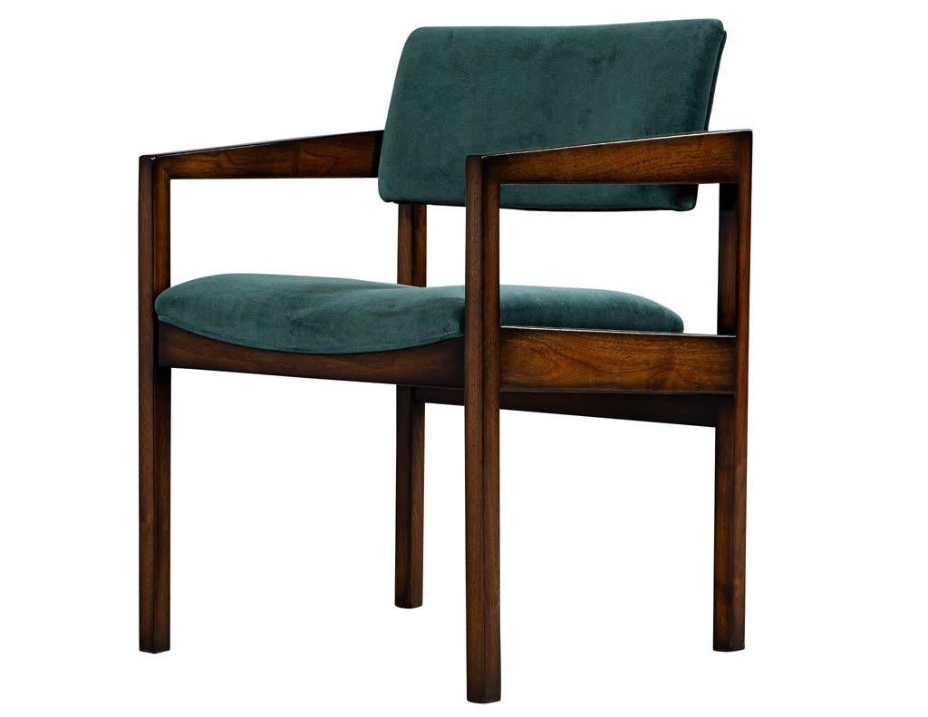 Pair of Mid-Century Modern Accent Armchairs For Sale 3