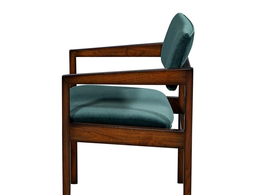 Paire de fauteuils d'appoint modernes du milieu du siècle dernier Bon état - En vente à North York, ON